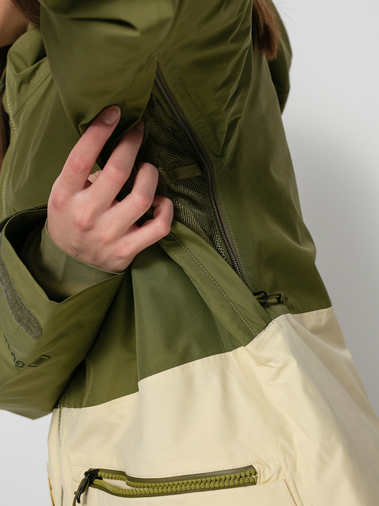 Női Burton Gore Tex Treeline Snowboard dzseki (martini olive/creme brulee)