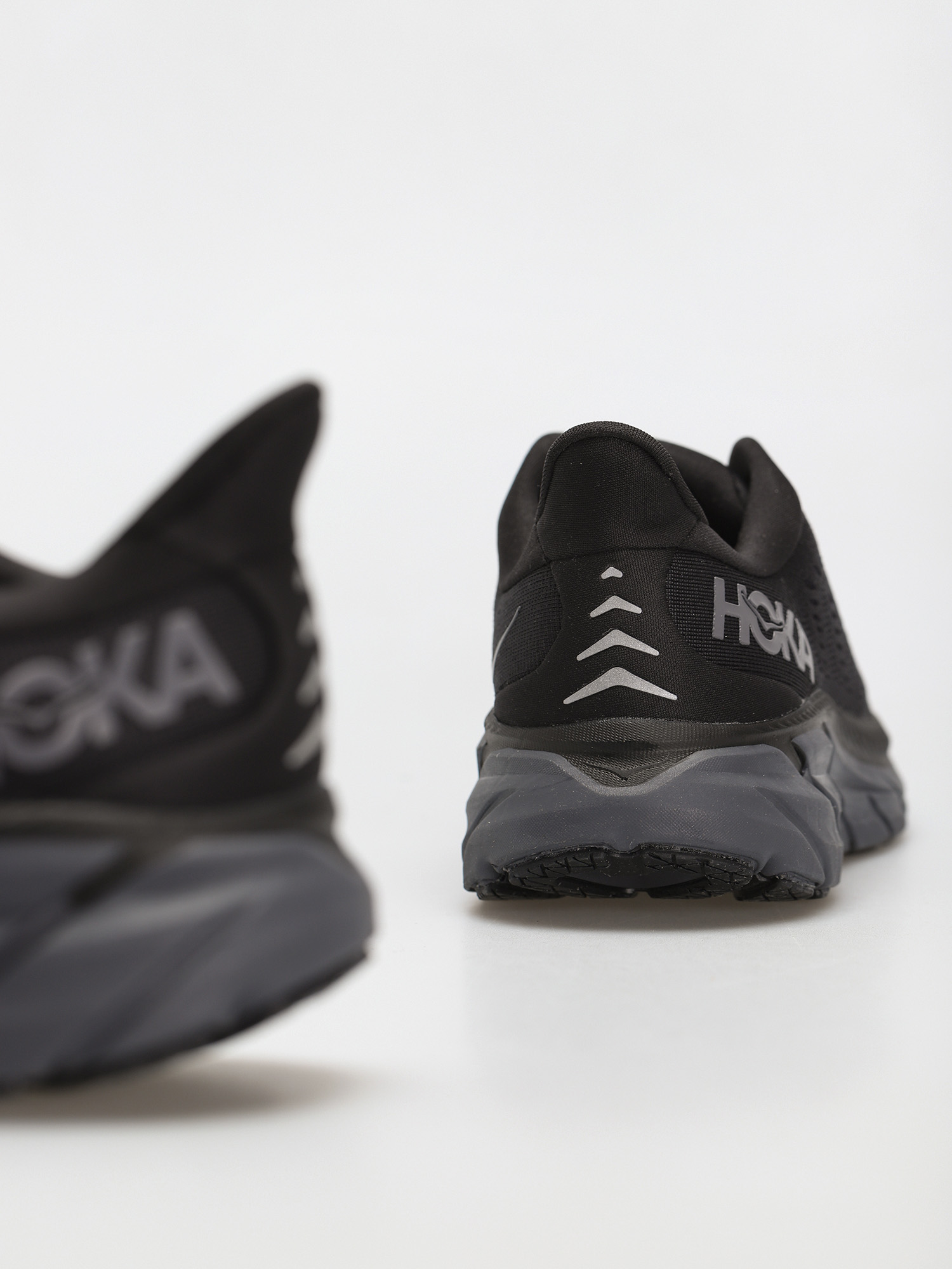 Hoka One One Clifton 8 Cipők (black/black)