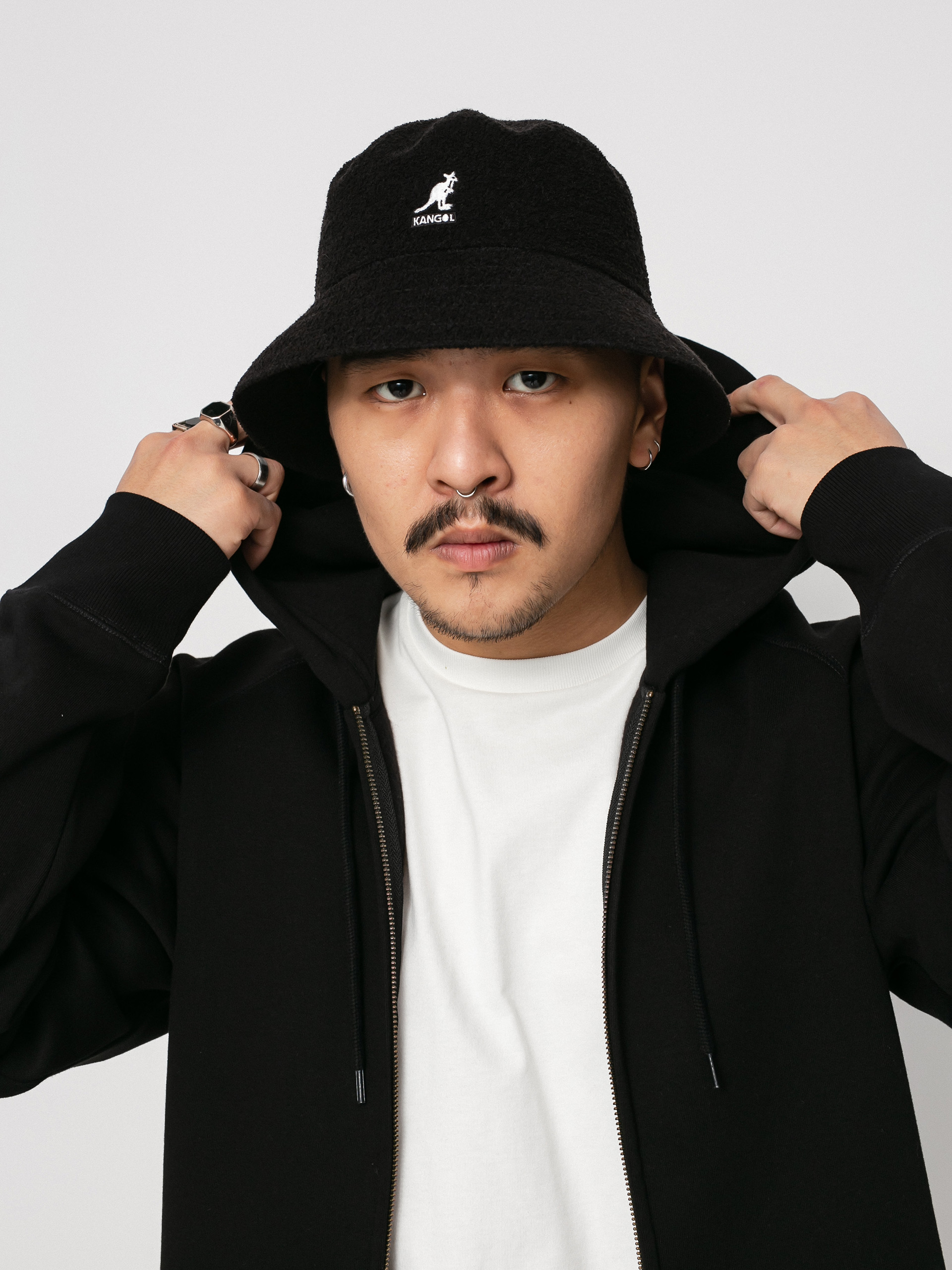 Carhartt WIP Hooded Chase Jacket Kapucnis pulóver (black/gold)