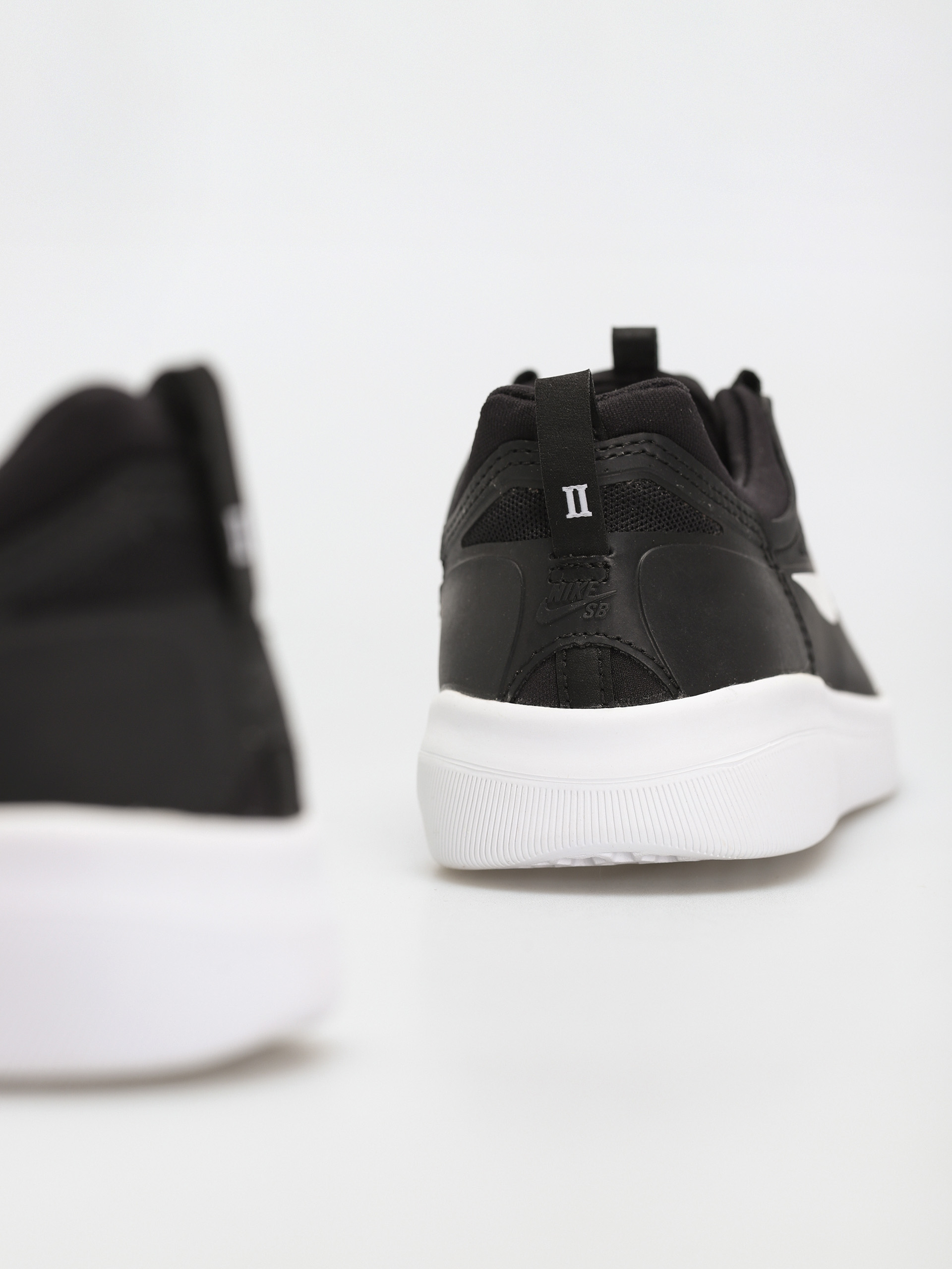 Nike SB Nyjah Free 2 Cipők (black/white black black)