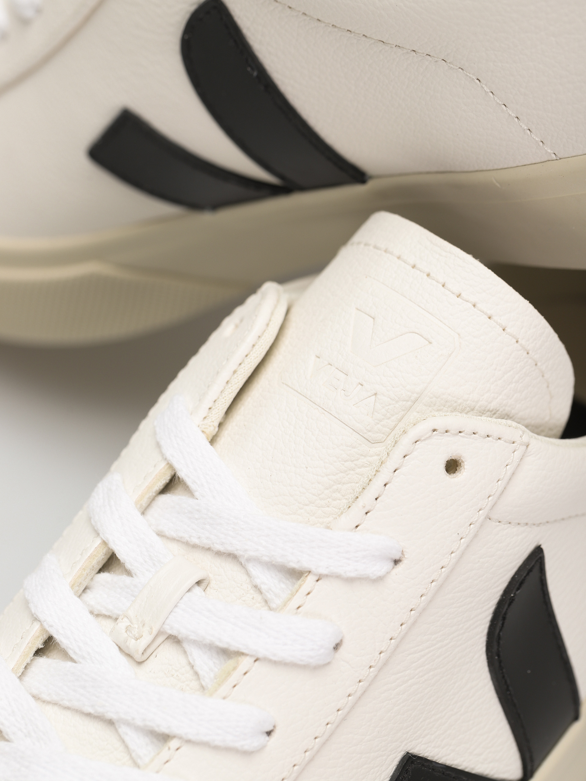 Veja Campo Cipők (extra white black)