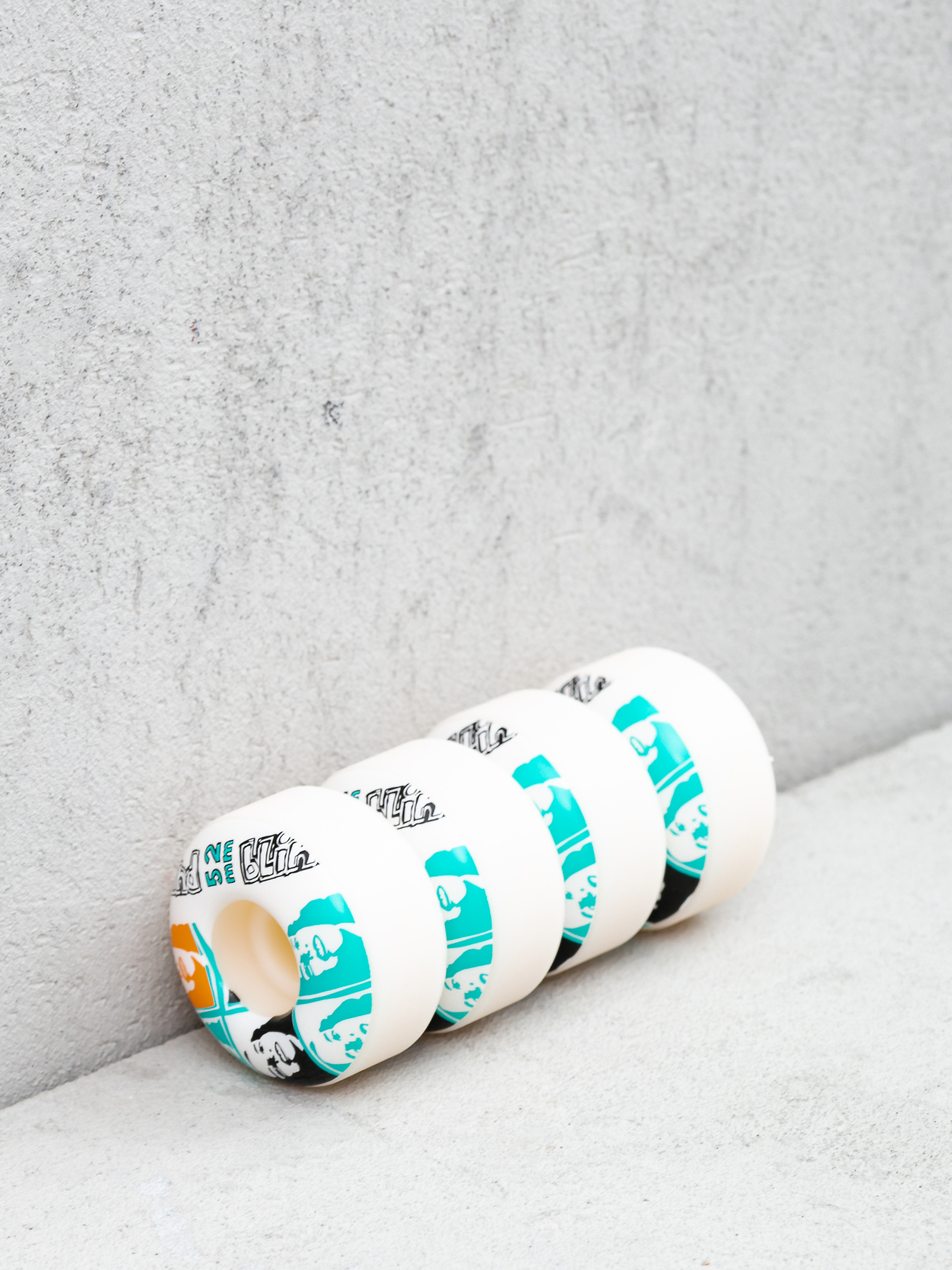 Blind Psychedelic Multi Girl Gördeszka kerék (white/mint)