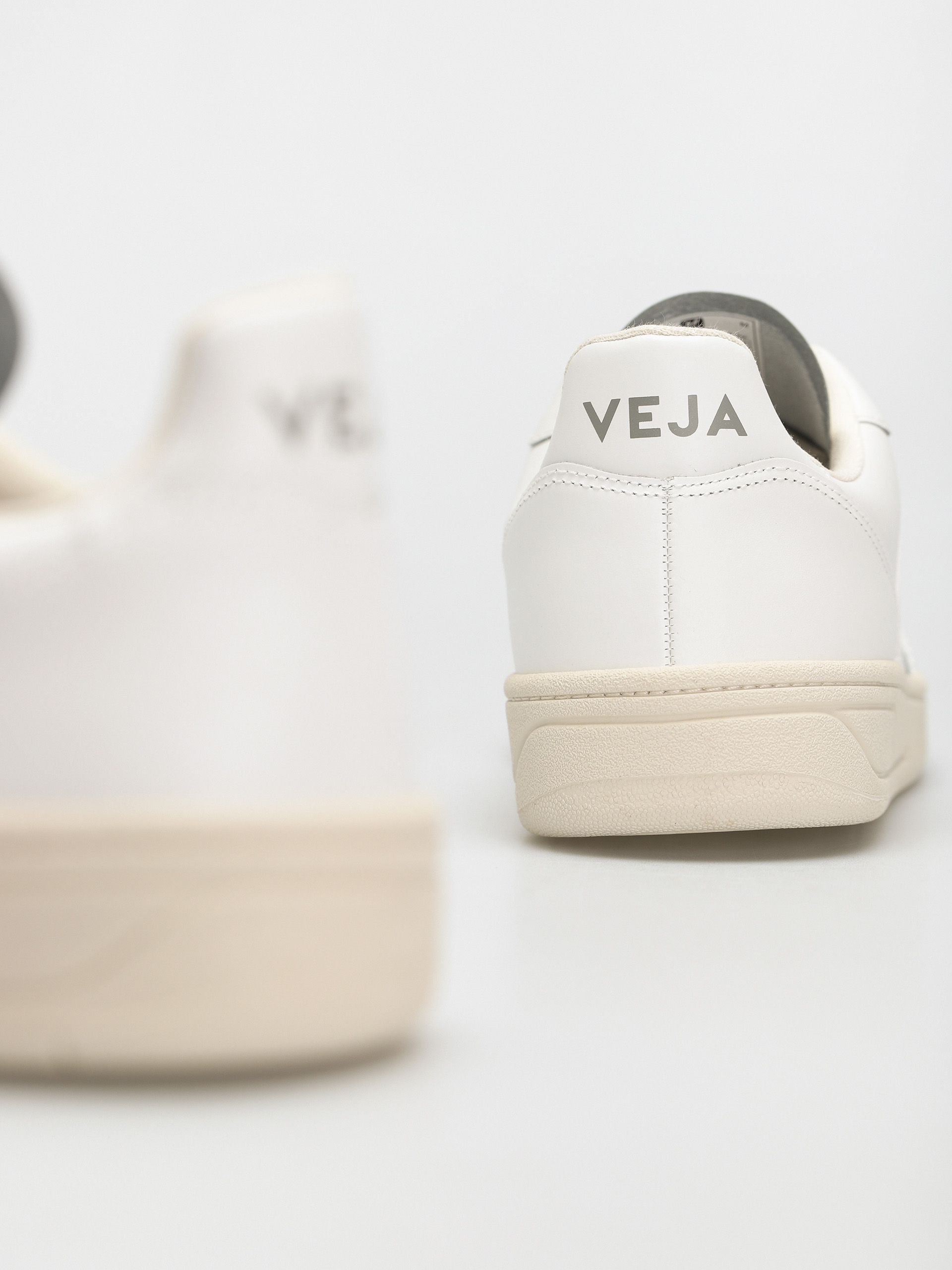 Veja V 10 Cipők (leather extra white)
