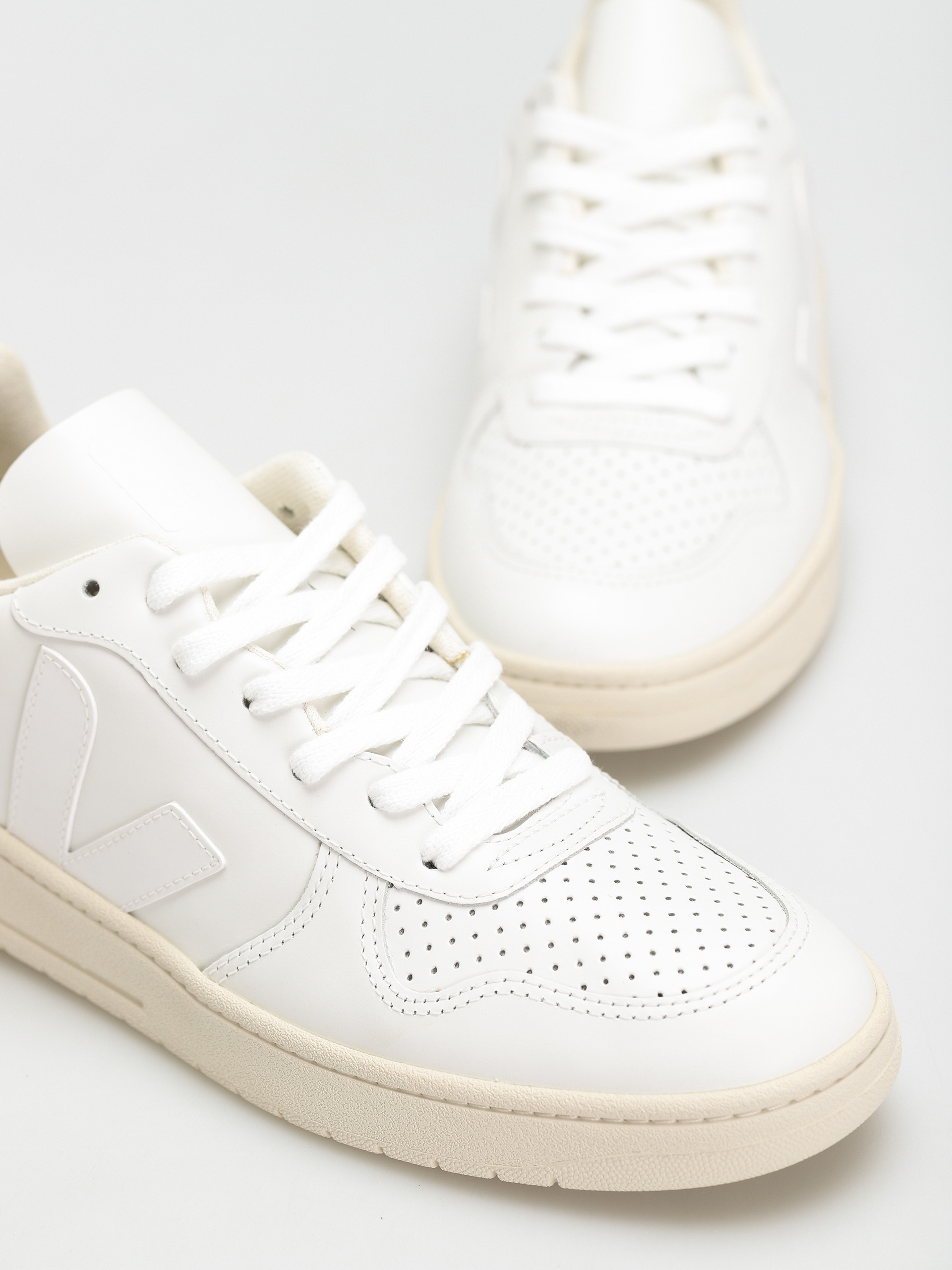 Veja V 10 Cipők (leather extra white)