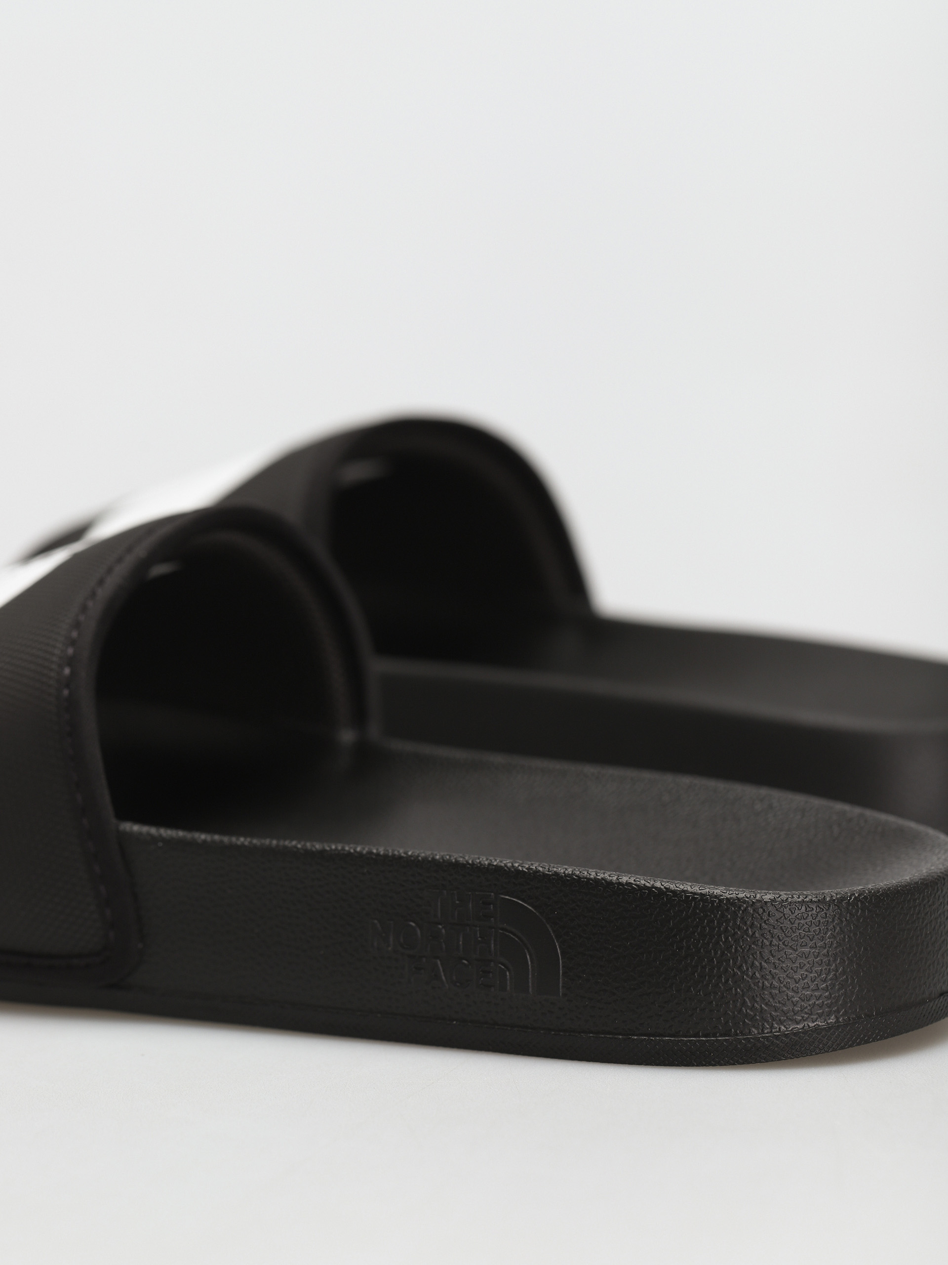 The North Face Base Camp Slide III Flip-flop papucsok (tnf black/tnf white)