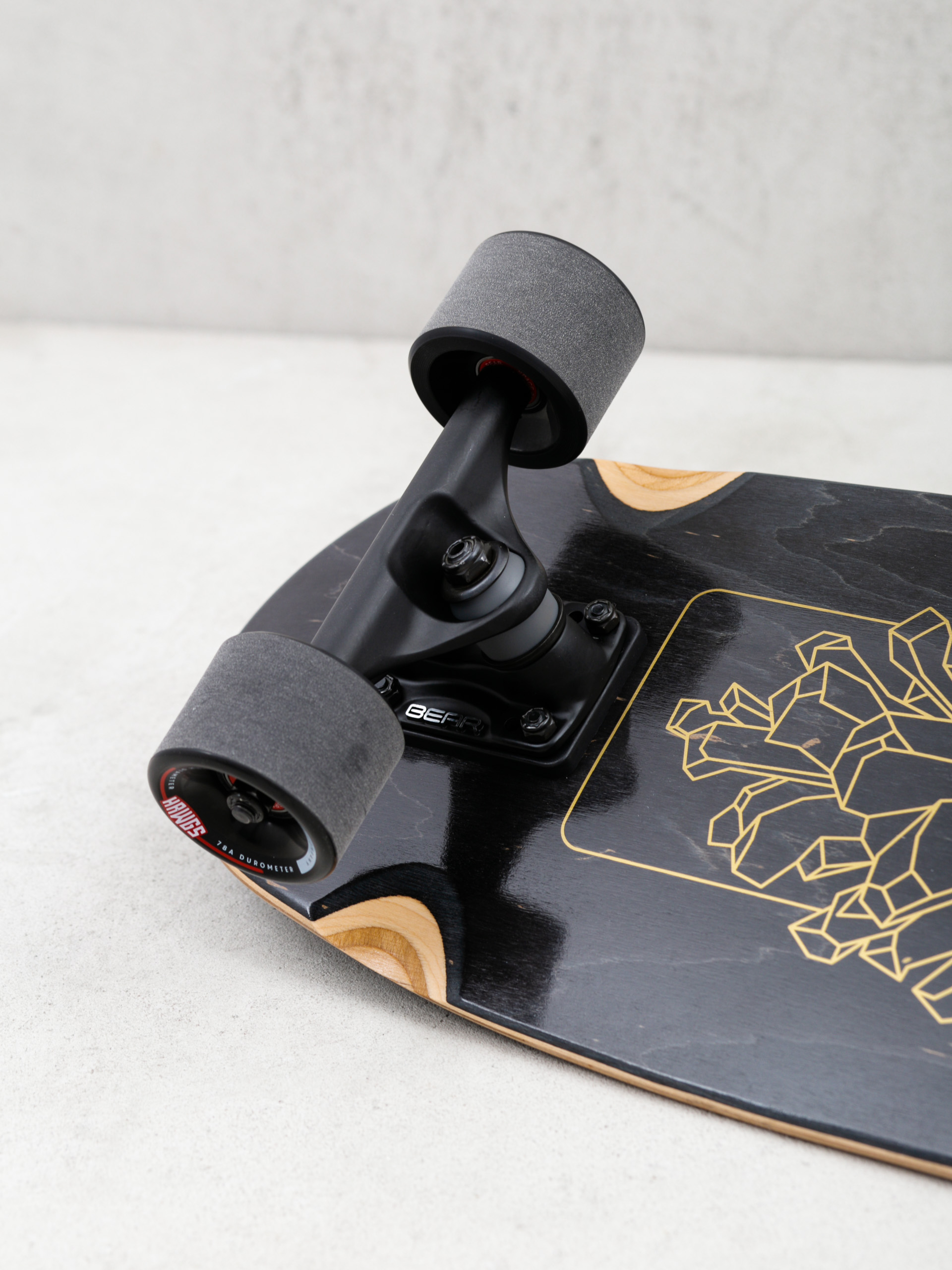 Landyachtz Dinghy Blunt Cruiser (black pinecone)