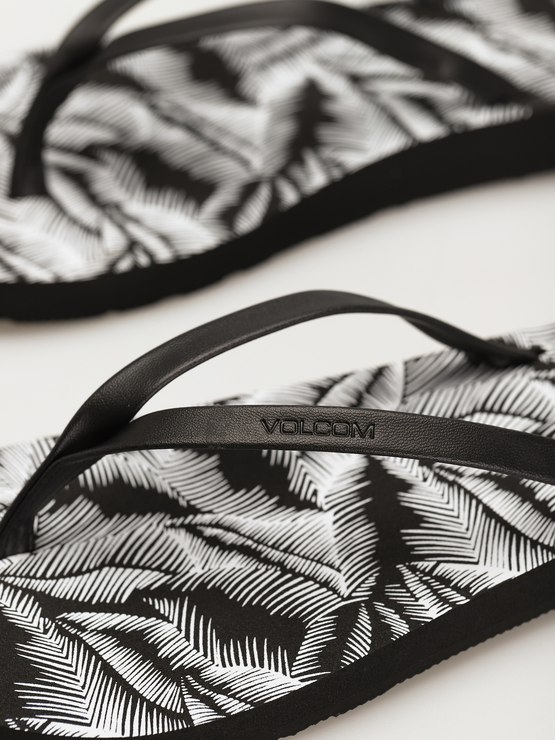 Volcom Color Me Spring Flip-flop papucsok Wmn (black white)