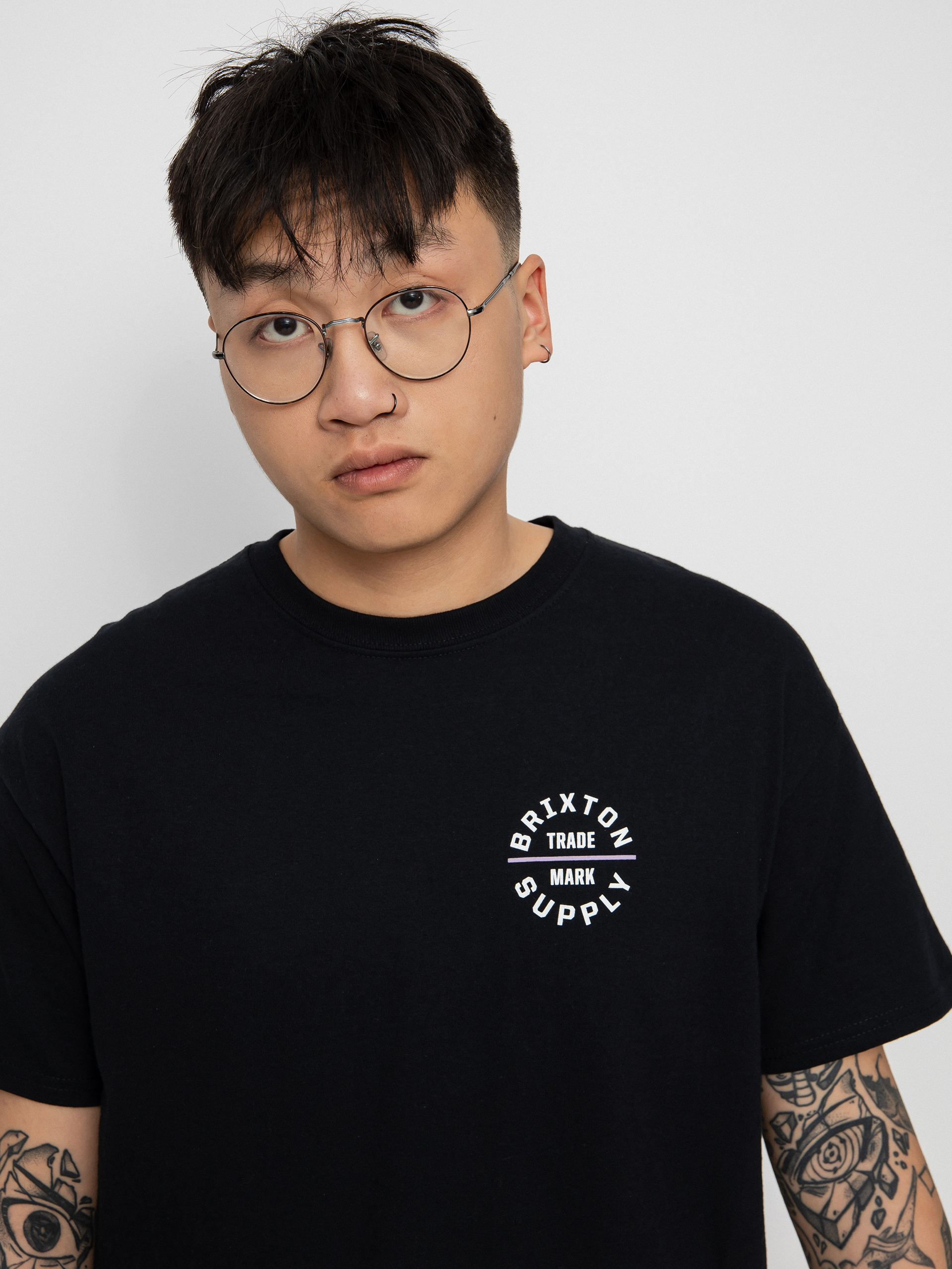 Brixton Oath V póló (black/orchid)