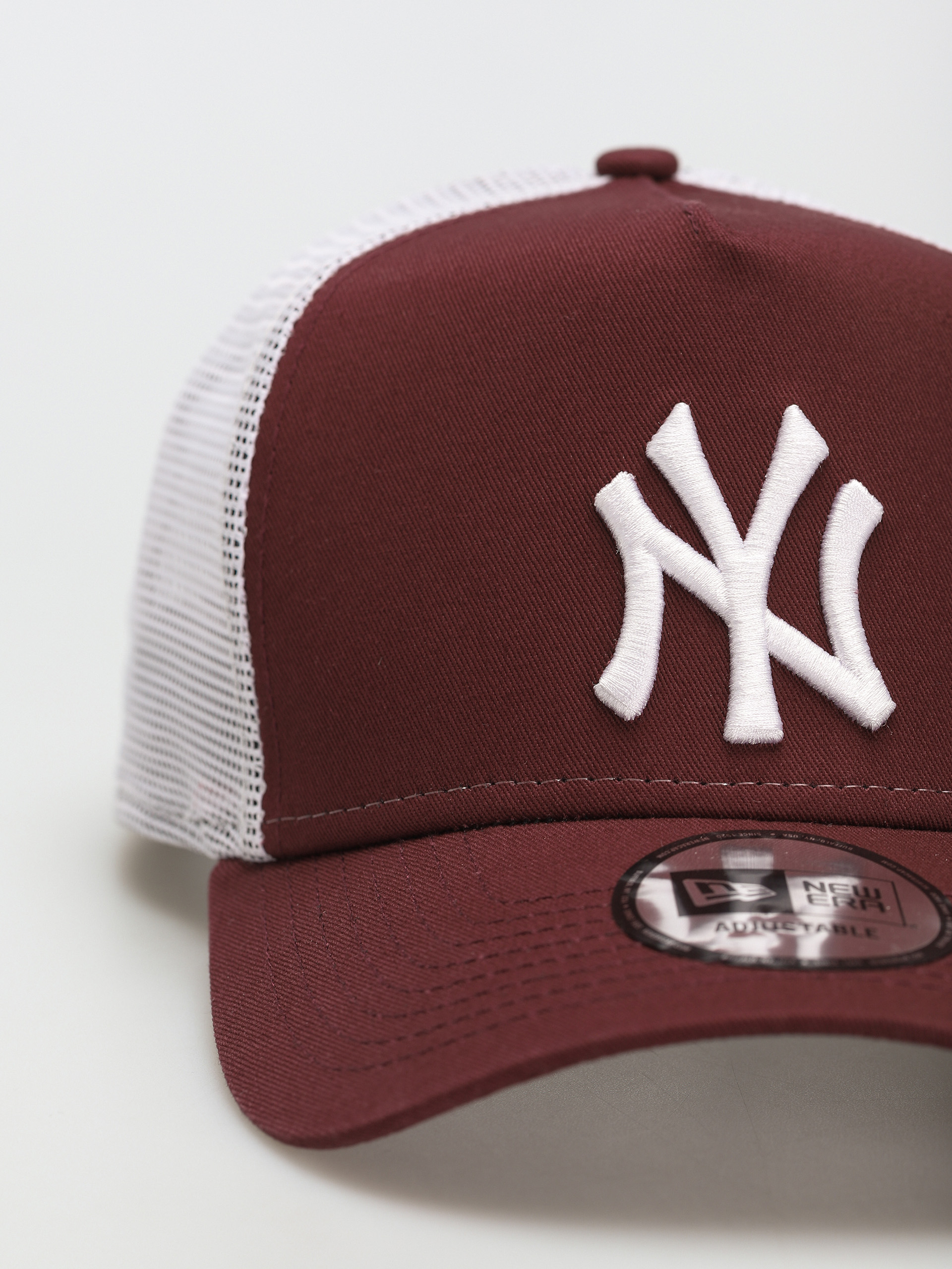 New Era League Essential 9Forty Trucker New York Yankees Baseball sapka (maroon/white)