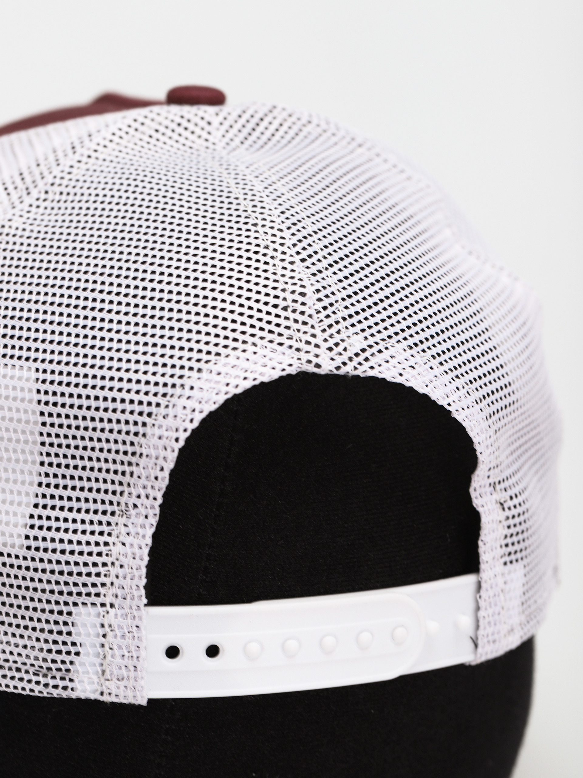 New Era League Essential 9Forty Trucker New York Yankees Baseball sapka (maroon/white)