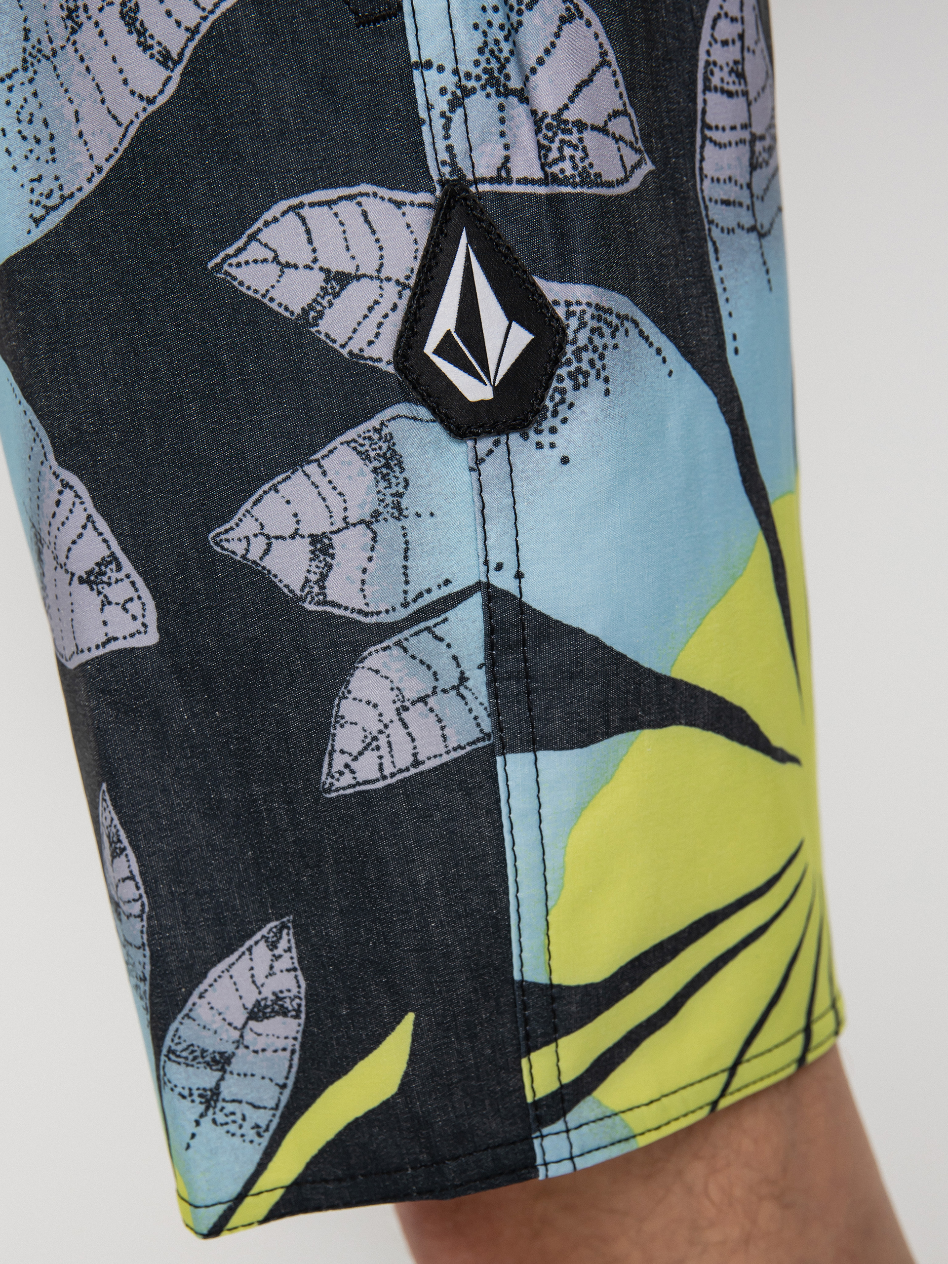 Volcom Sunder Stoney 19 Boardshort (black)