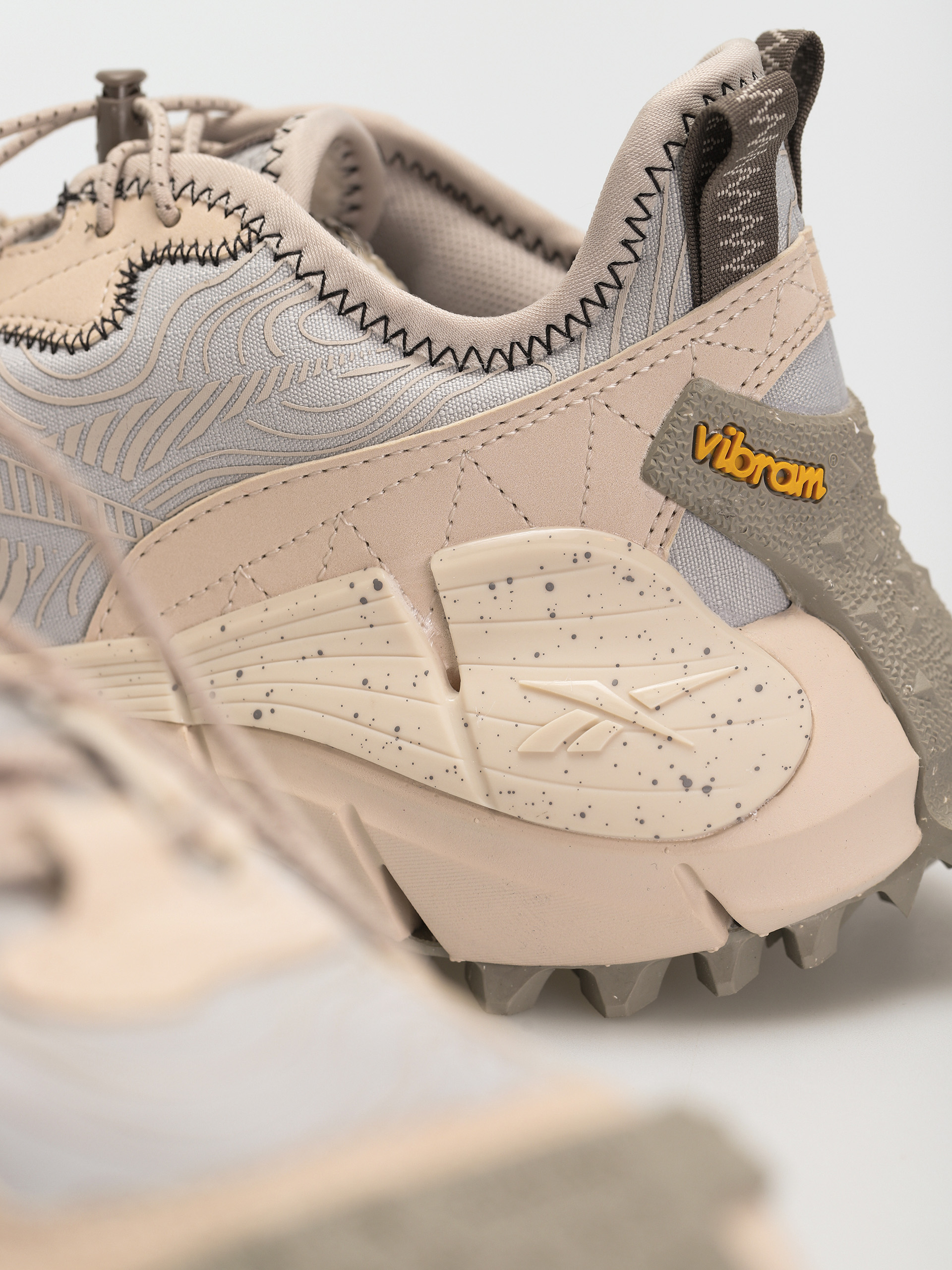 Reebok Zig Kinetica II Edg Cipők (stucco/moonst/trkgry)