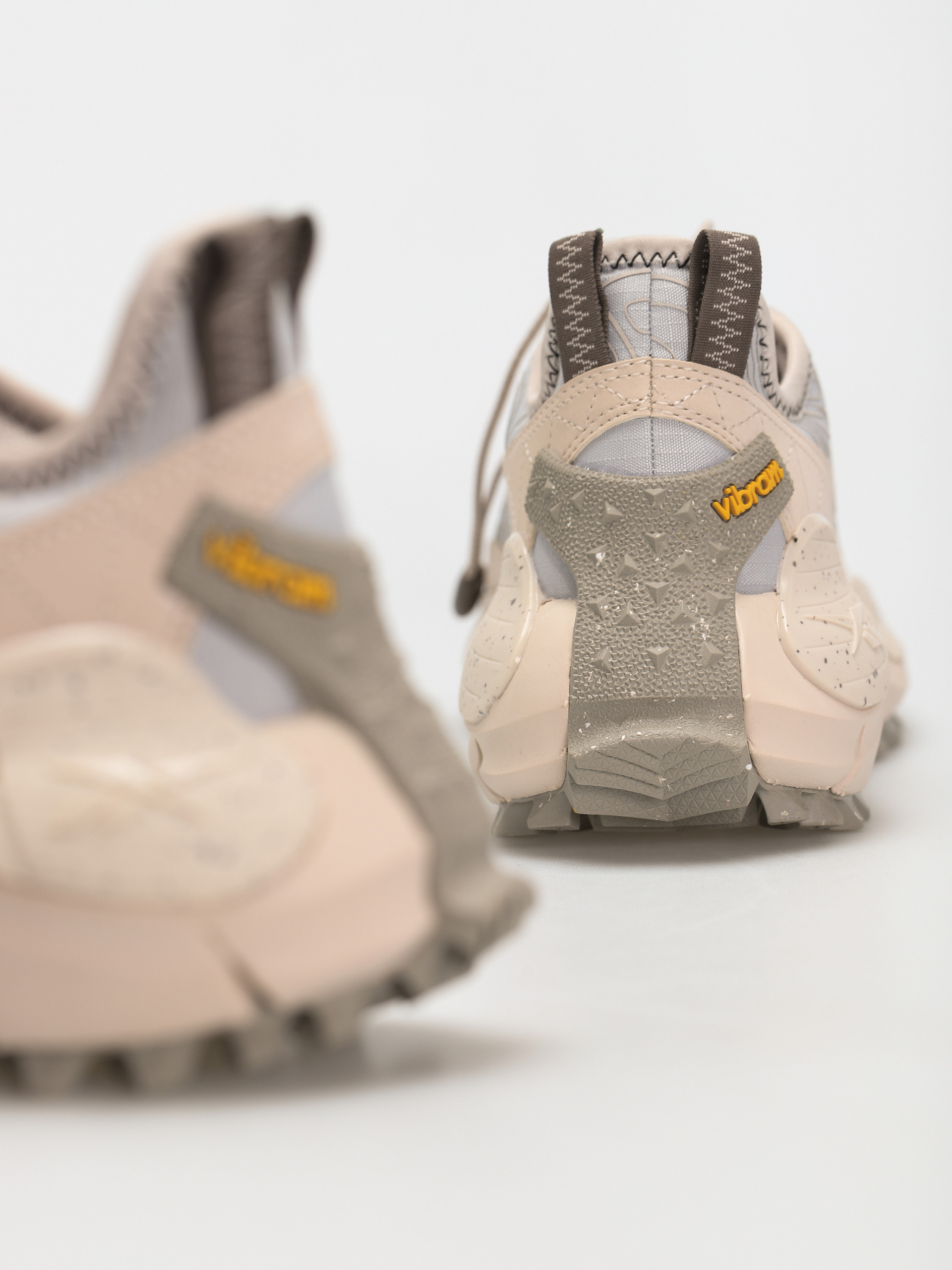 Reebok Zig Kinetica II Edg Cipők (stucco/moonst/trkgry)