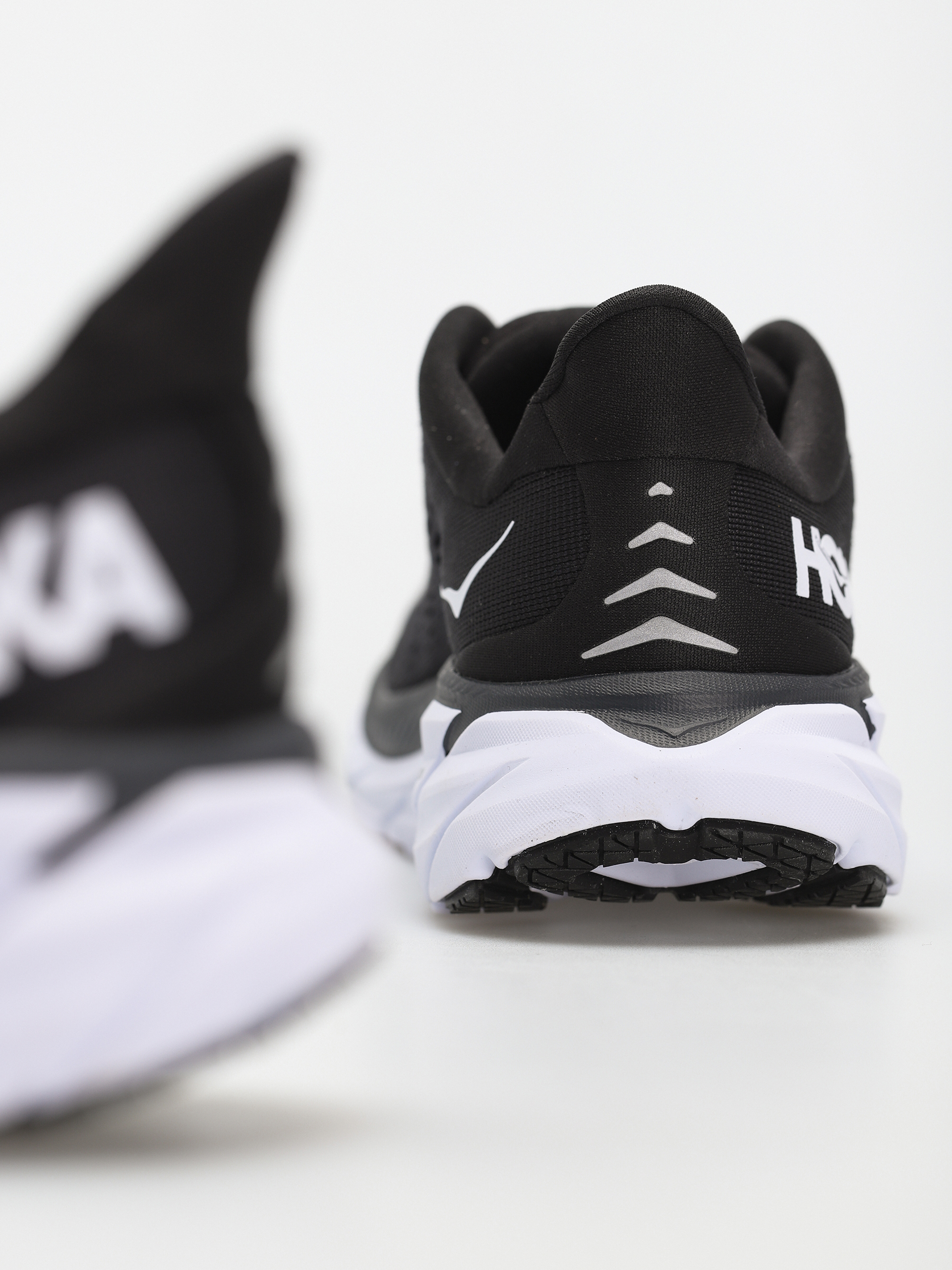 Hoka One One Clifton 8 Cipők Wmn (black/white)