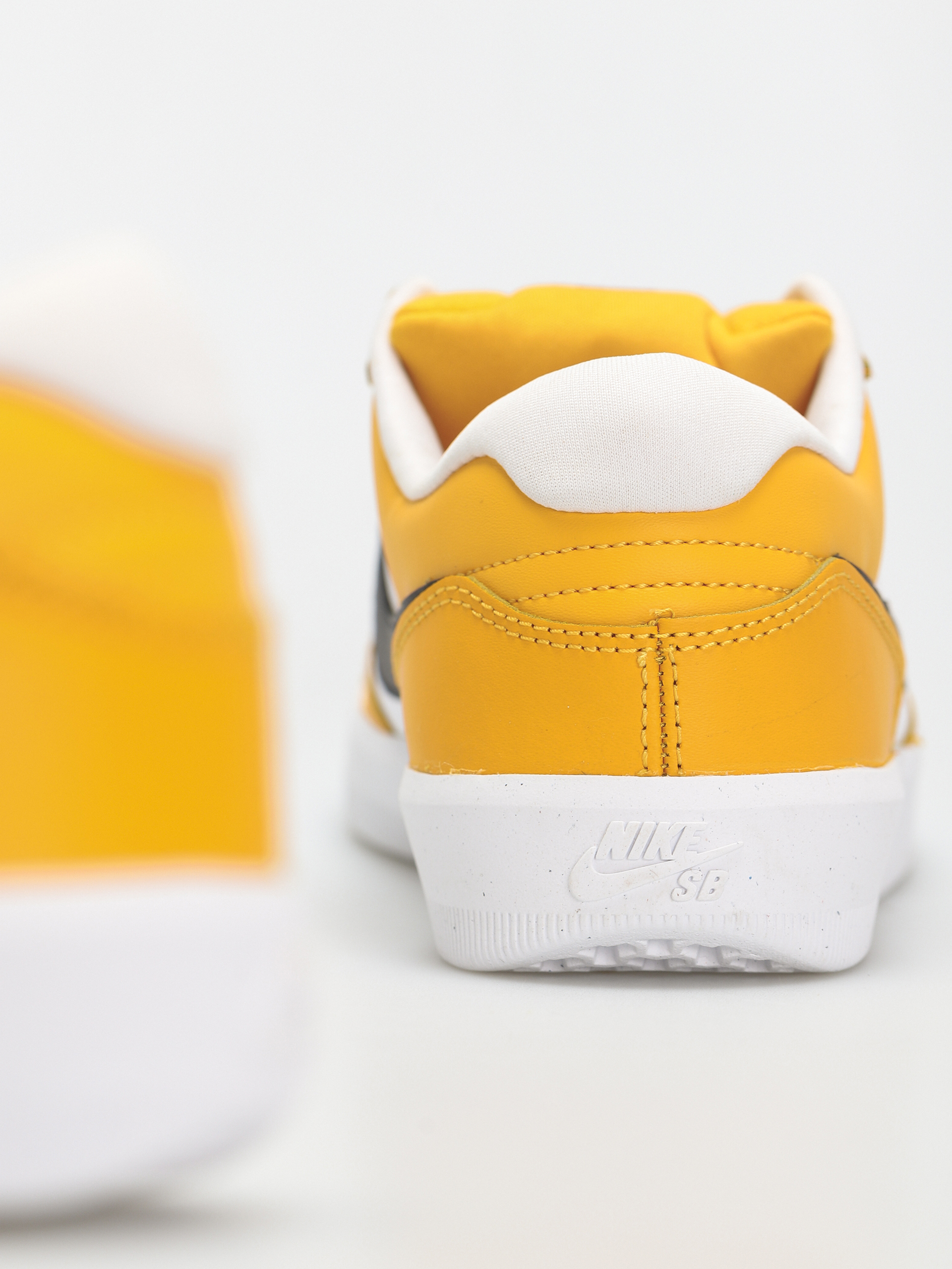 Nike SB Force 58 Premium Cipők (university gold/black white pecan)