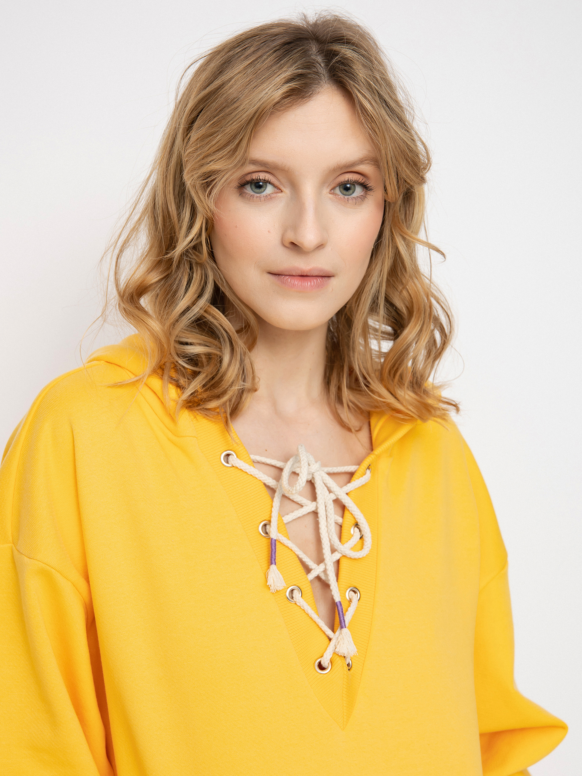 Femi Stories Felicia HD Kapucnis pulóver Wmn (jylw)