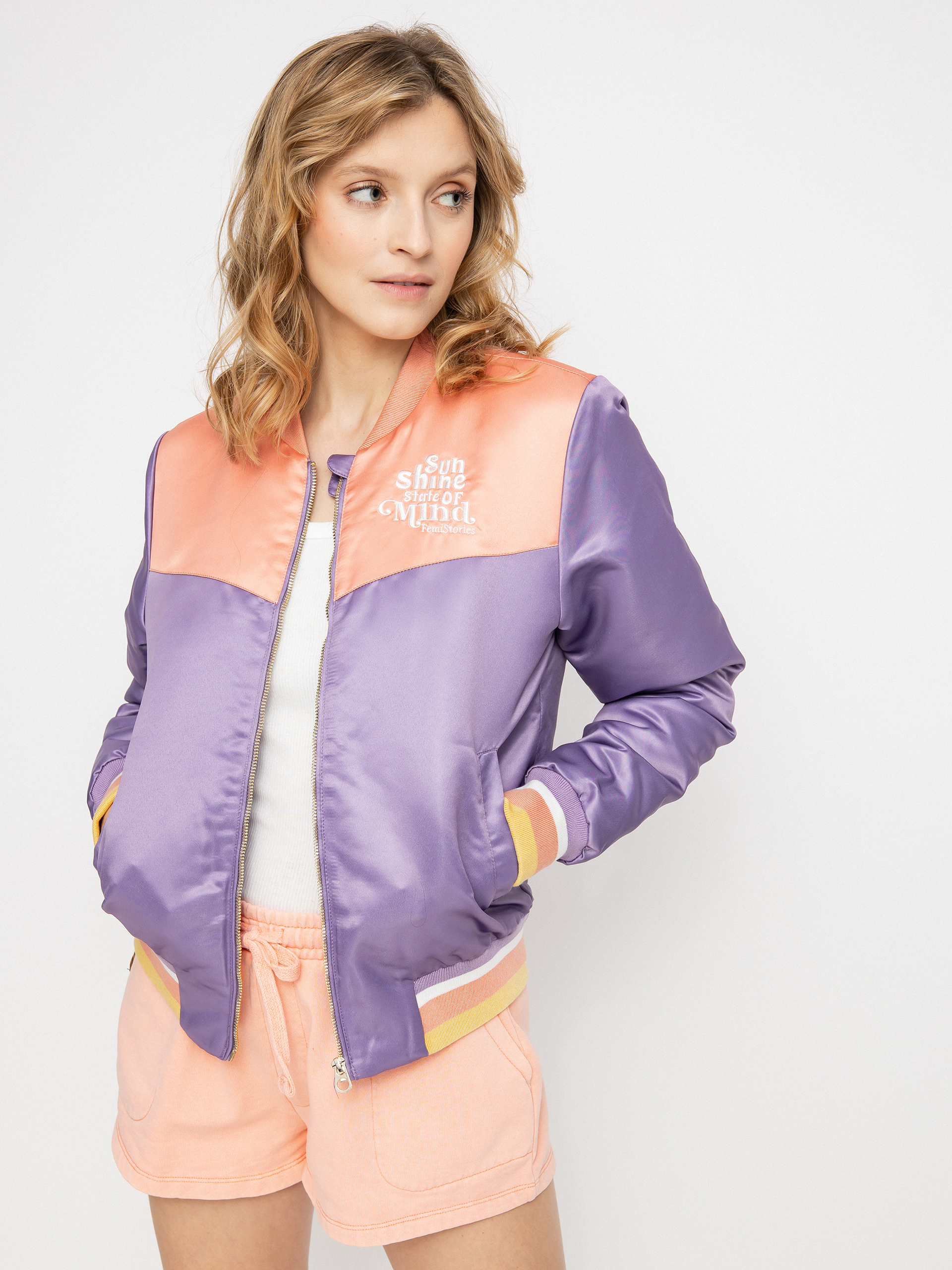 Femi Stories Hana Dzseki Wmn (vlt)