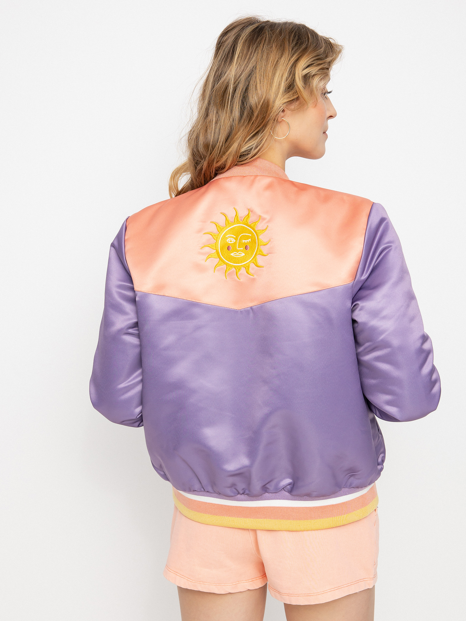 Femi Stories Hana Dzseki Wmn (vlt)