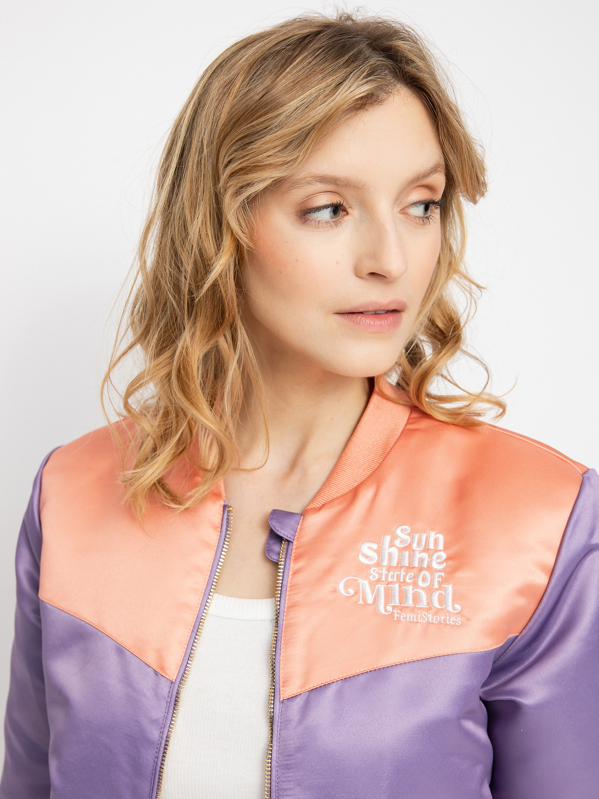 Femi Stories Hana Dzseki Wmn (vlt)