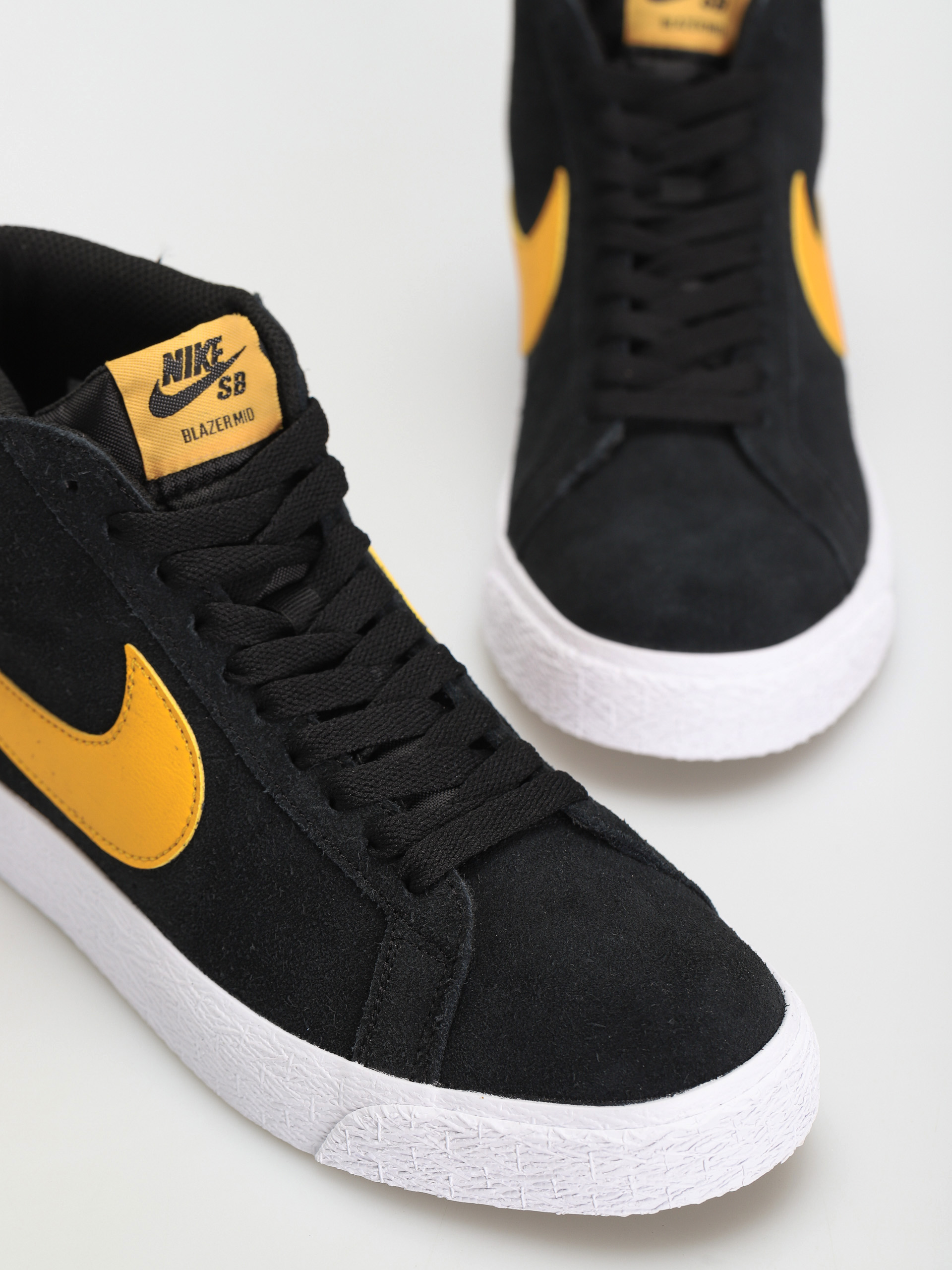 Nike SB Zoom Blazer Mid Cipők (black/university gold black white)