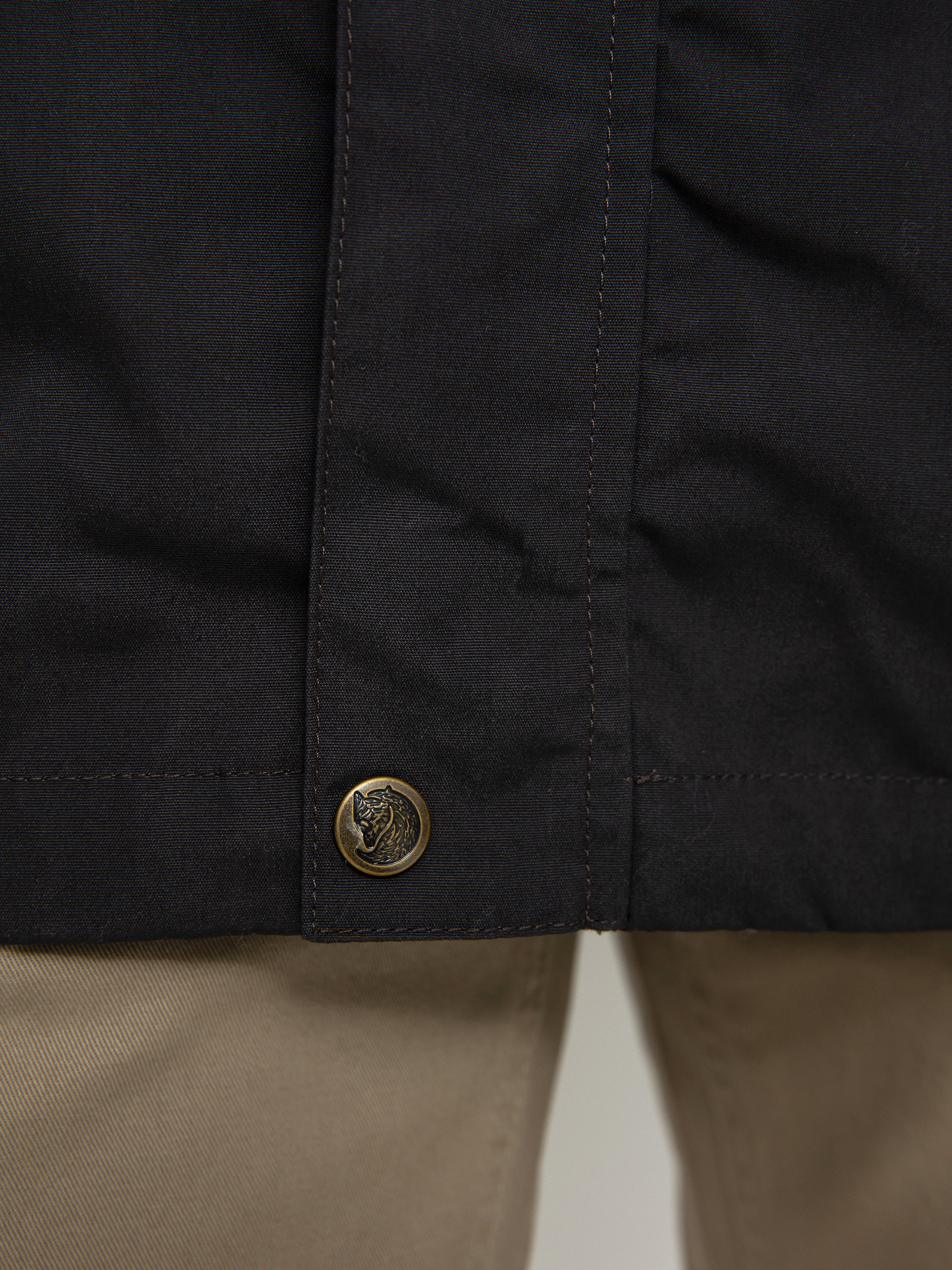 Fjallraven Kaipak Dzseki (dark grey/black)