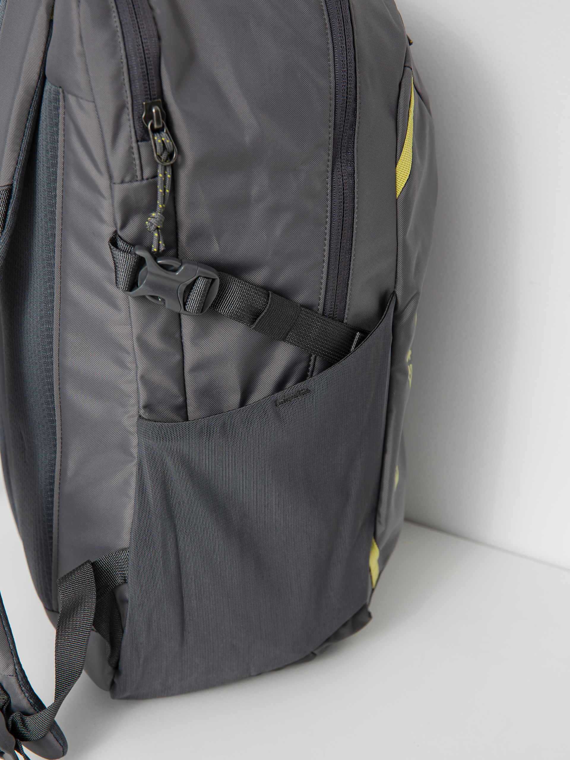 Patagonia Refugio Day Pack 26L Hátizsák (forge grey)