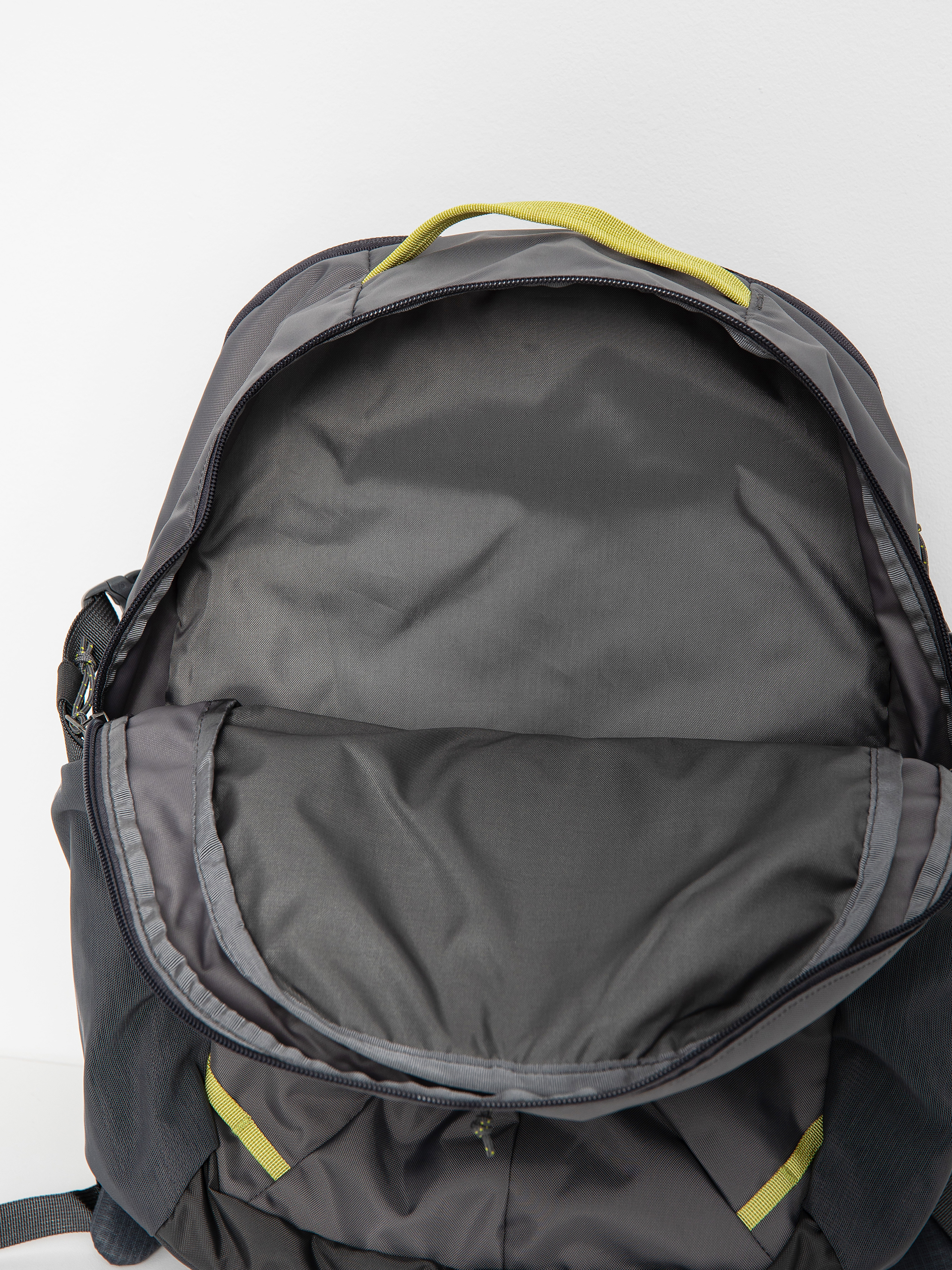 Patagonia Refugio Day Pack 26L Hátizsák (forge grey)