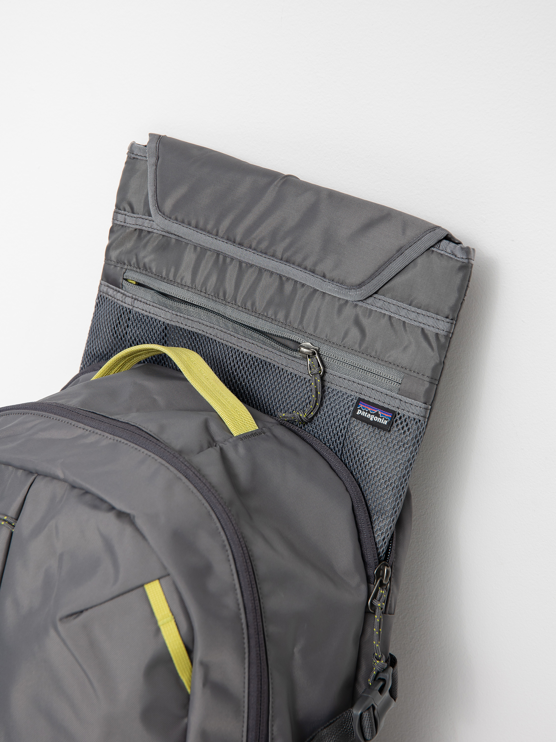 Patagonia Refugio Day Pack 26L Hátizsák (forge grey)