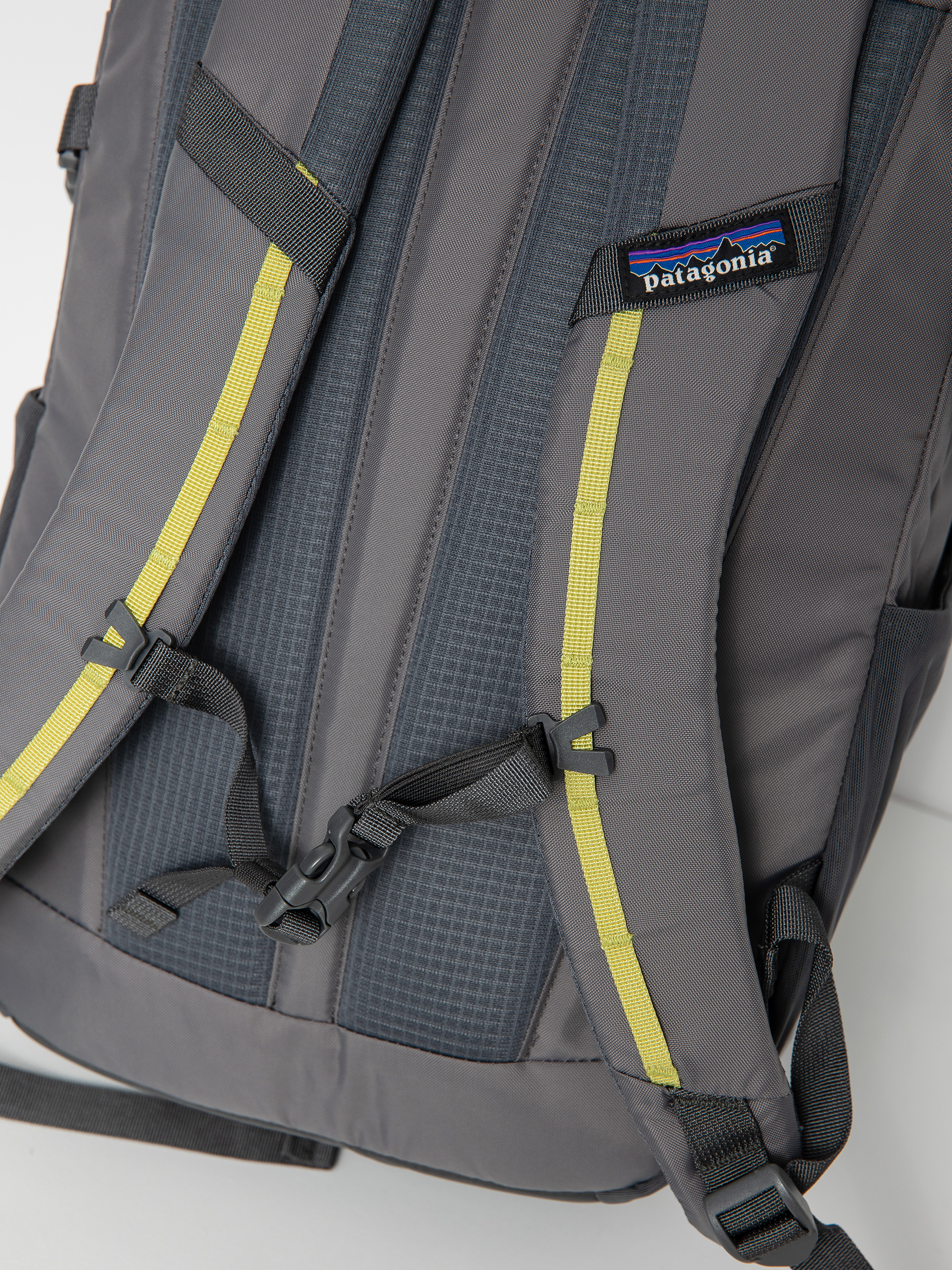 Patagonia Refugio Day Pack 26L Hátizsák (forge grey)