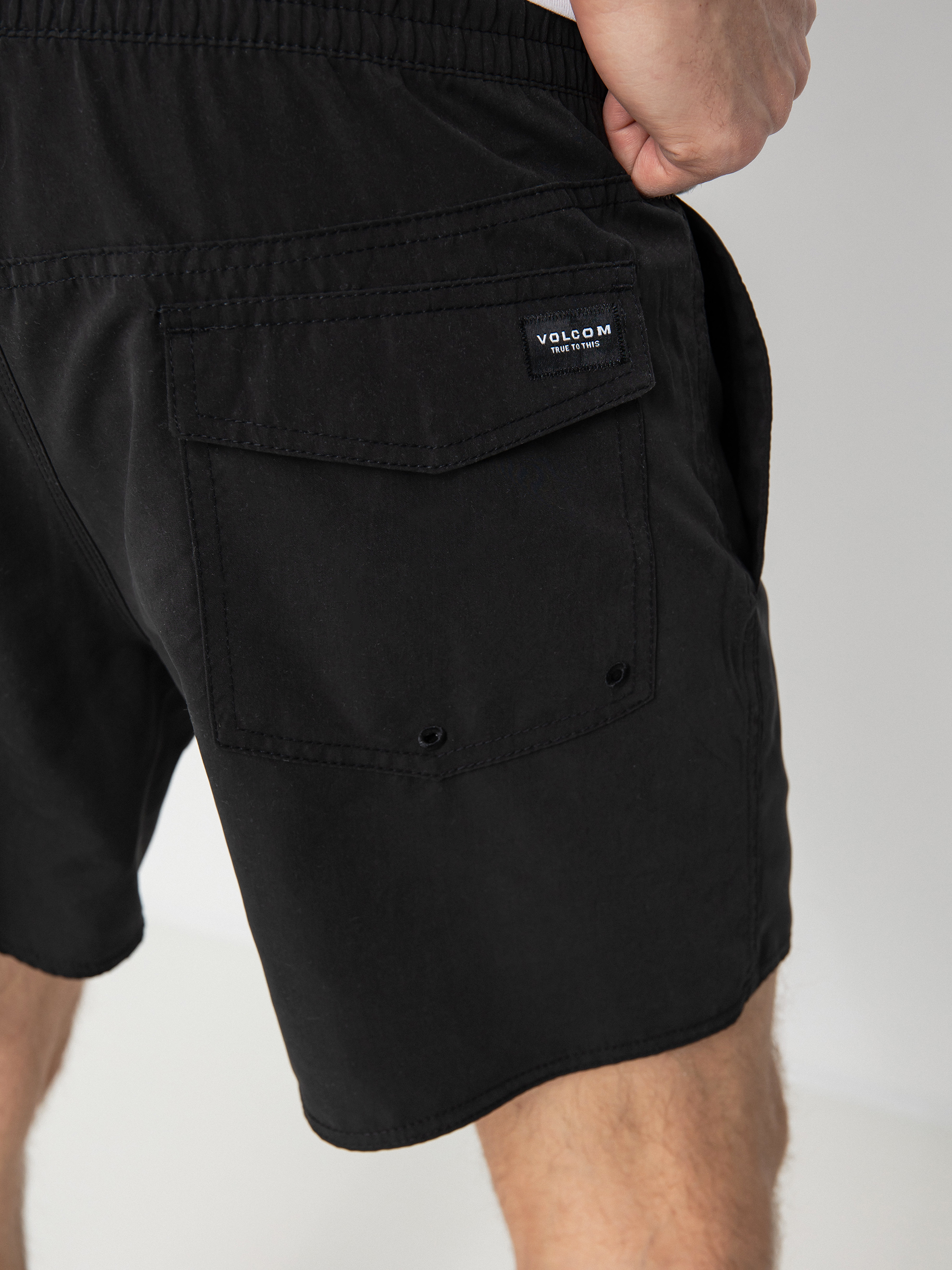 Volcom Lido Solid Trunk 16 Boardshort (black)