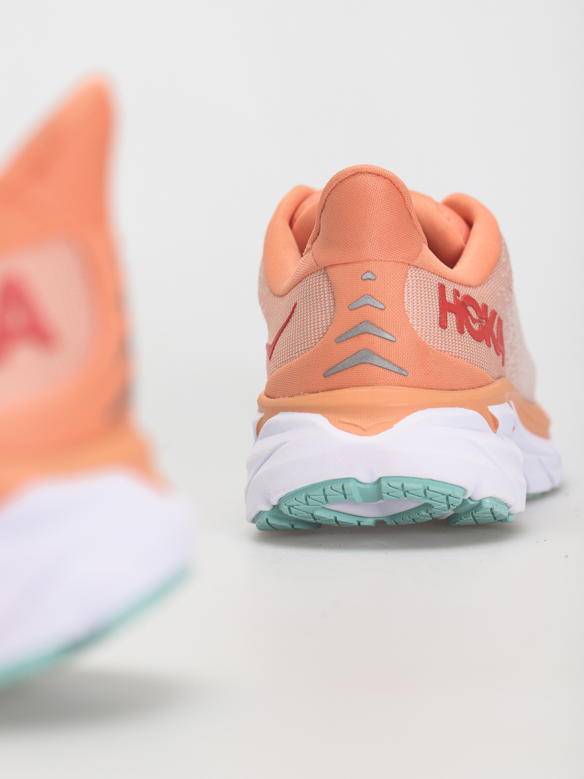 Hoka One One Clifton 8 Cipők Wmn (cantaloupe/silver peony)