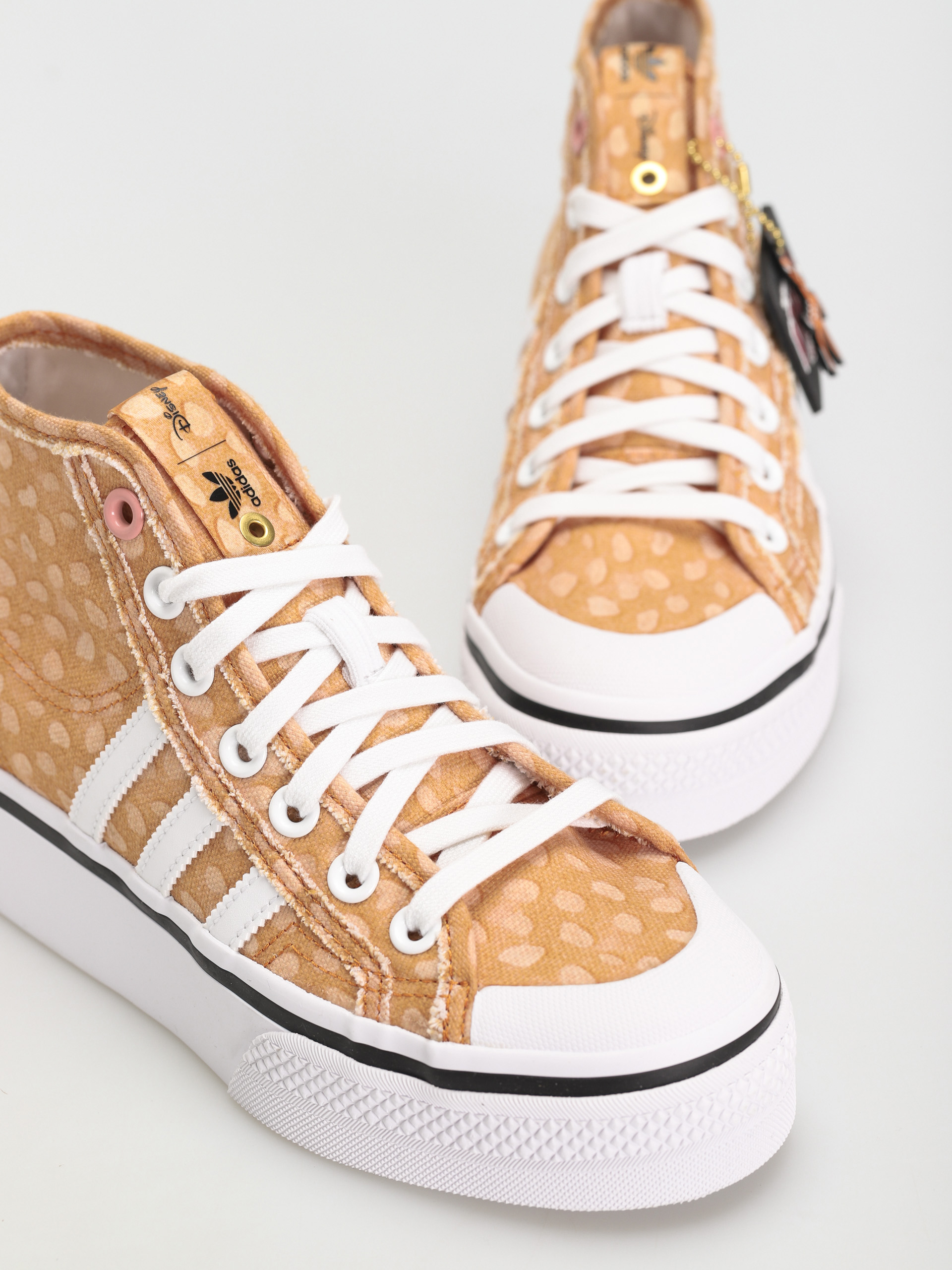 adidas Originals Disney Nizza Platfo Cipők Wmn (ftwwht/legbur/owhite)