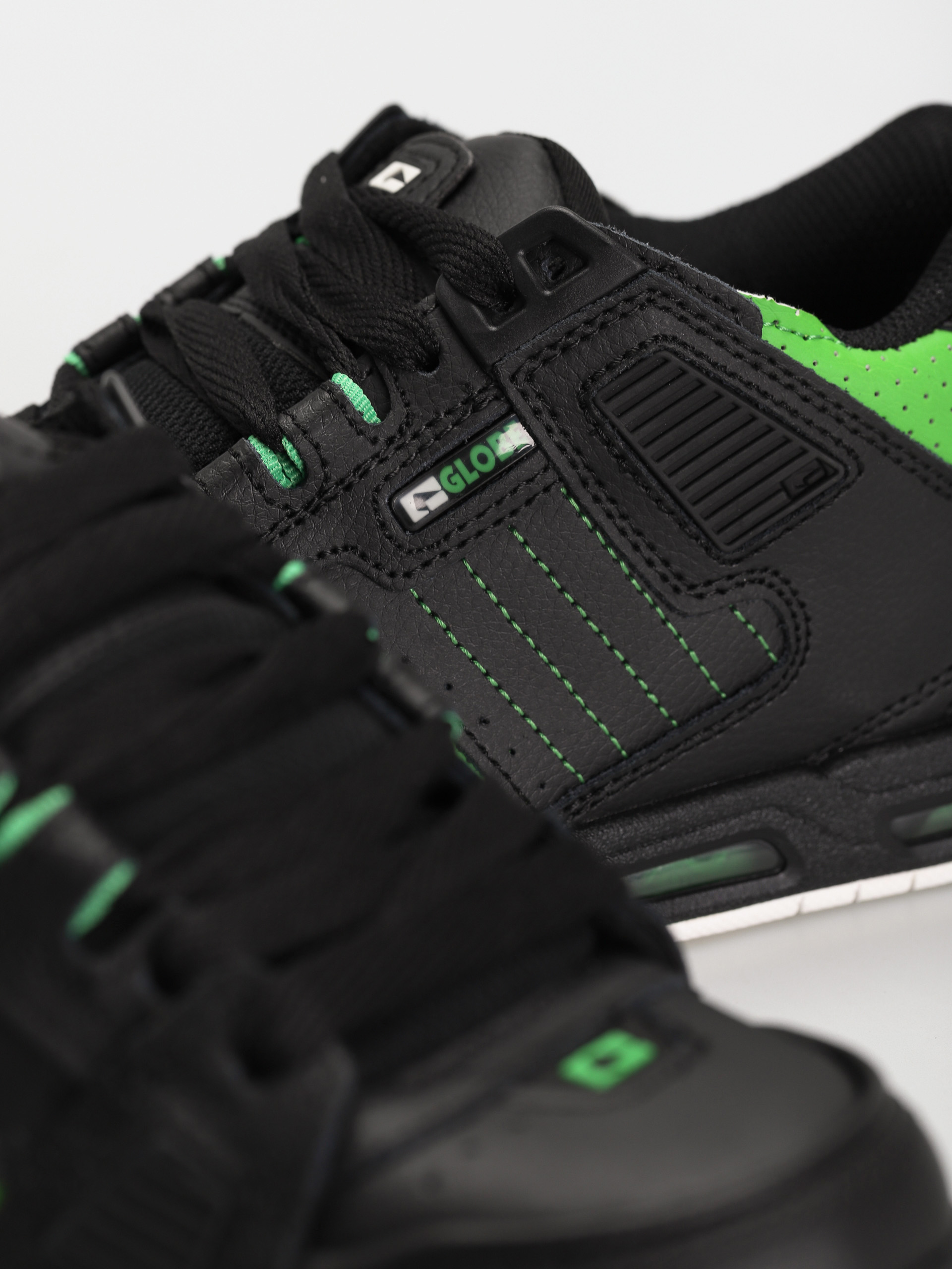 Globe Sabre Cipők (black/moto green)