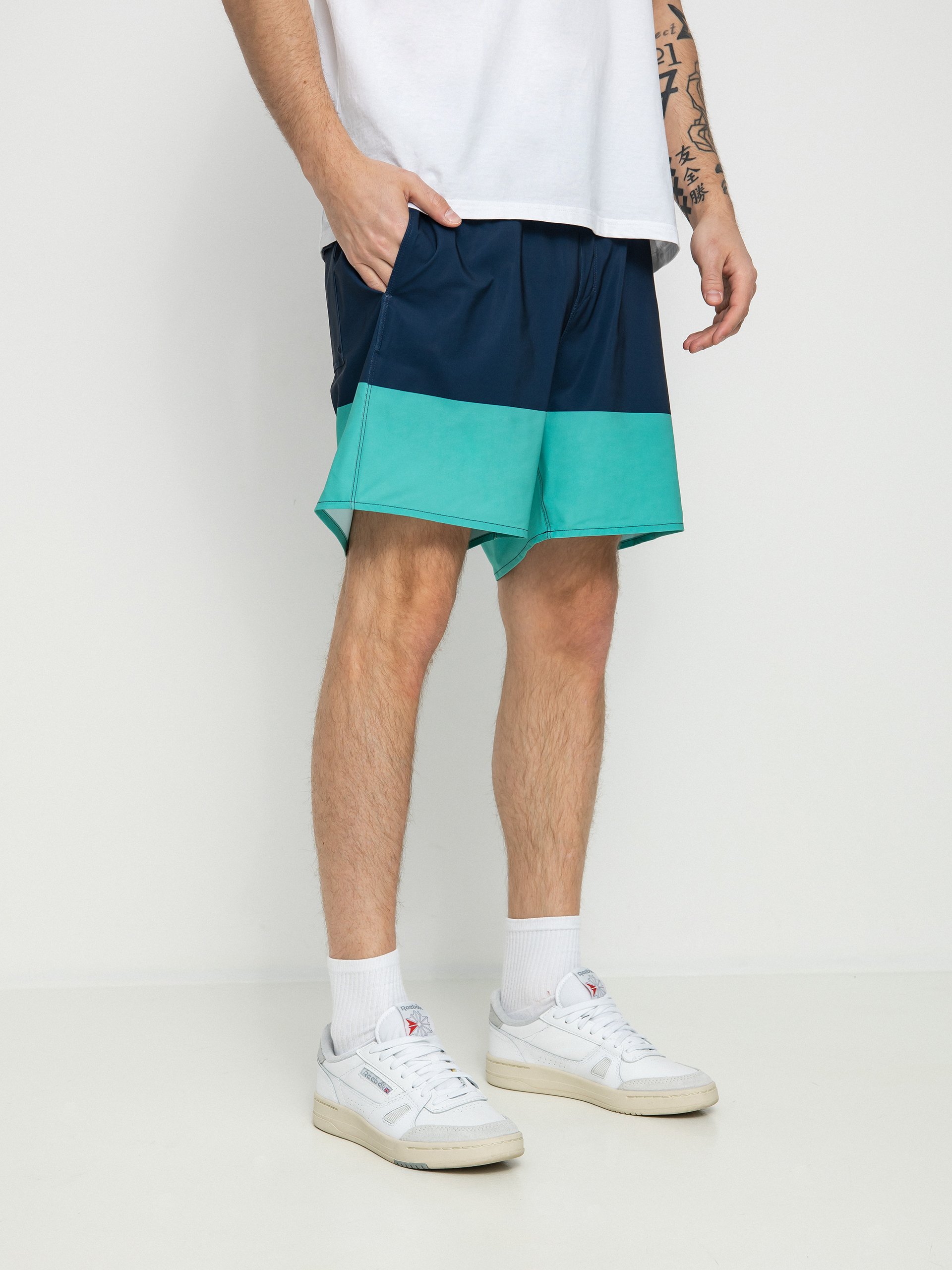 Patagonia Hydropeak Volley 16 in Boardshort (defend our oceans santa cruz block tidepool blue)