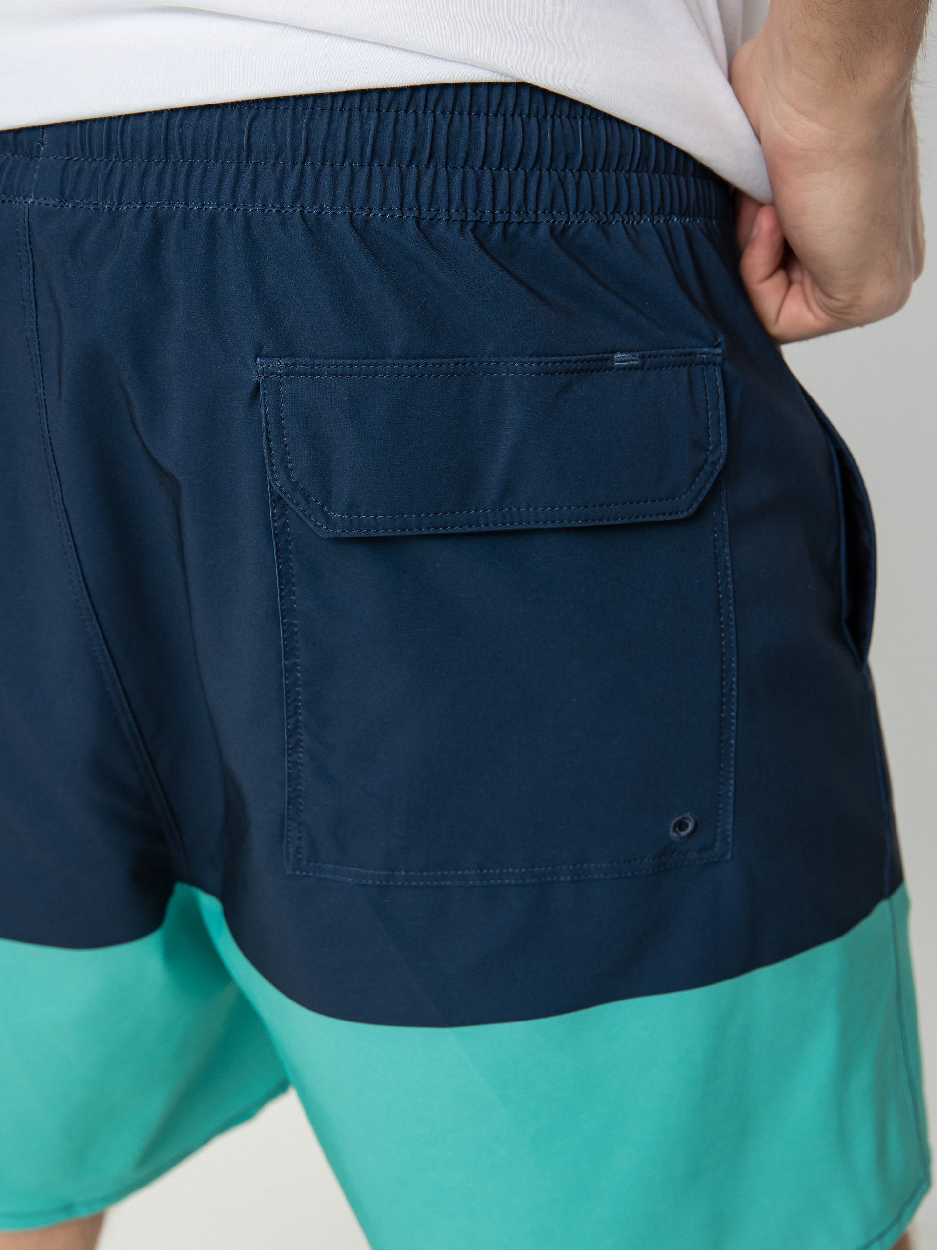 Patagonia Hydropeak Volley 16 in Boardshort (defend our oceans santa cruz block tidepool blue)