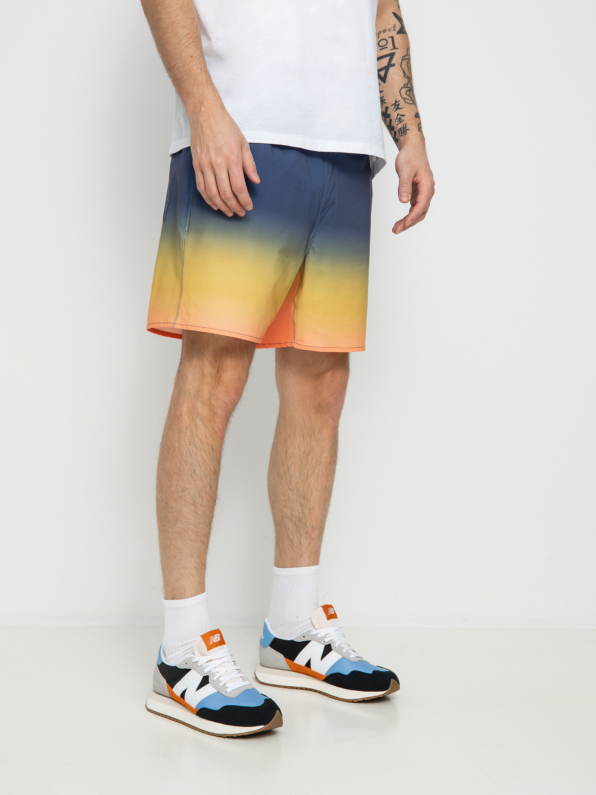 Patagonia Hydropeak Volley 16 in Boardshort (cosmic gradients tigerlily orange)