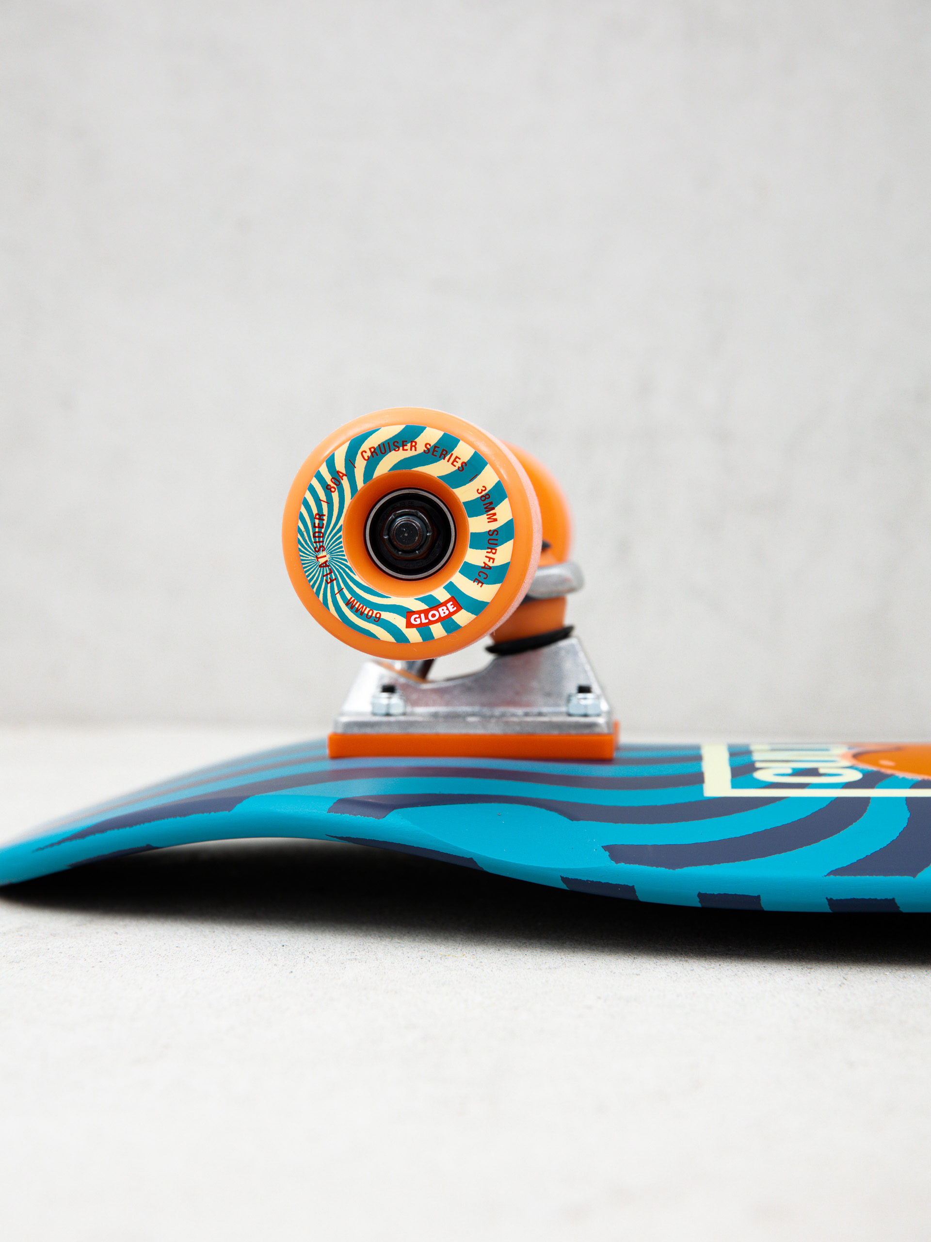 Globe Dealer Cruiser (cult of freedom/blue)