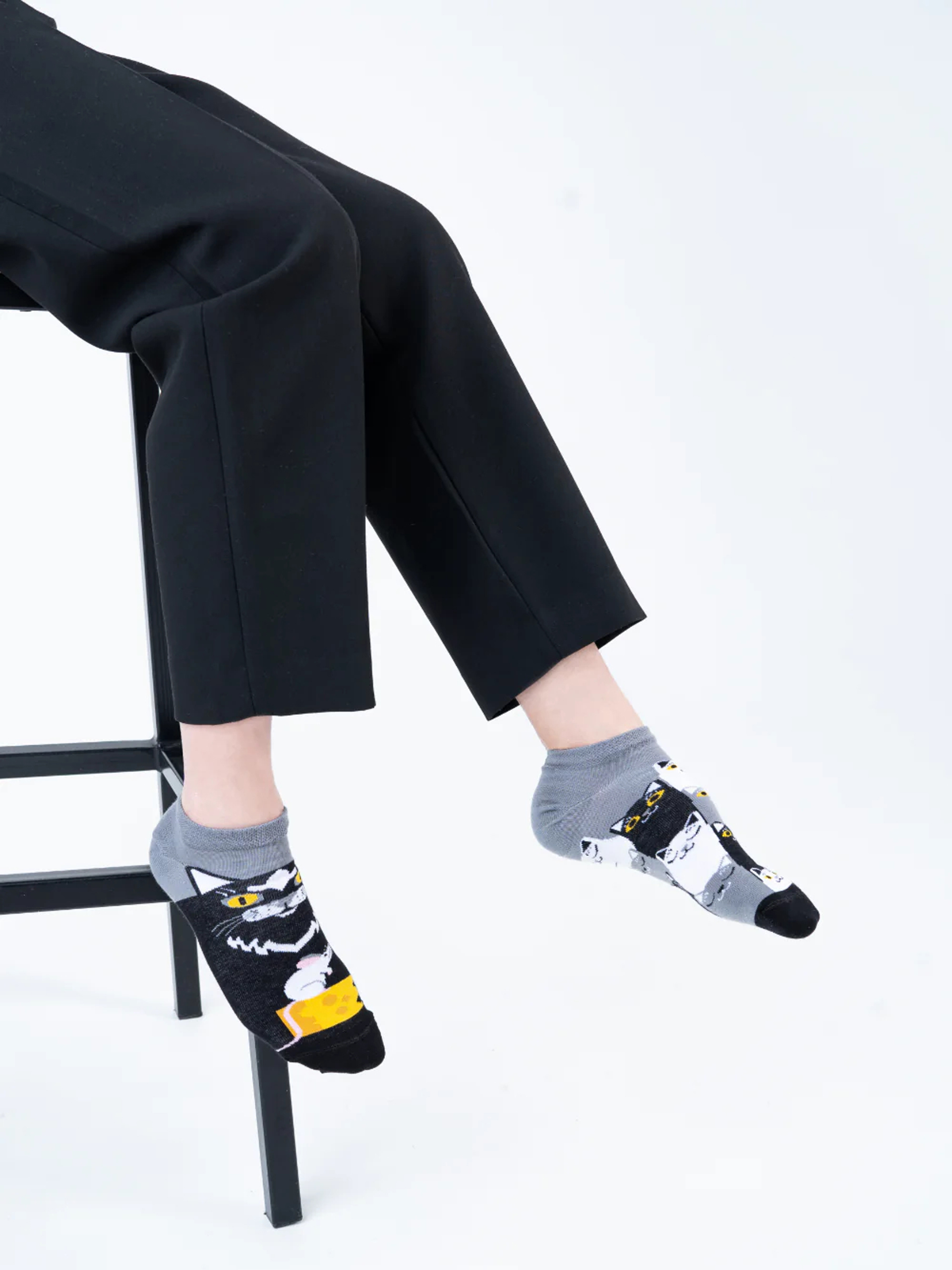 Many Mornings Black Cat Low Zokni (black/grey)