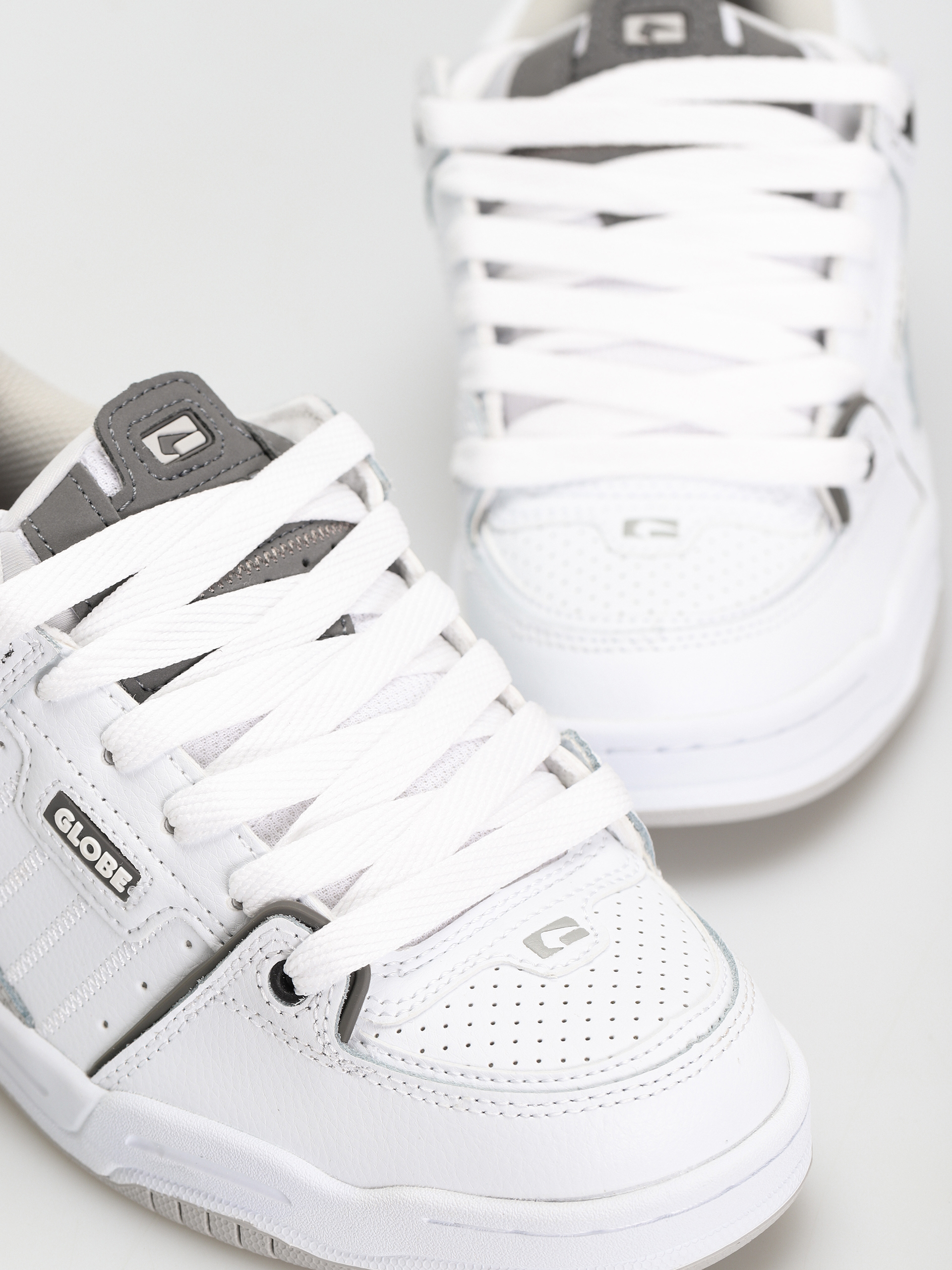 Globe Fusion Cipők (white/charcoal/grey)