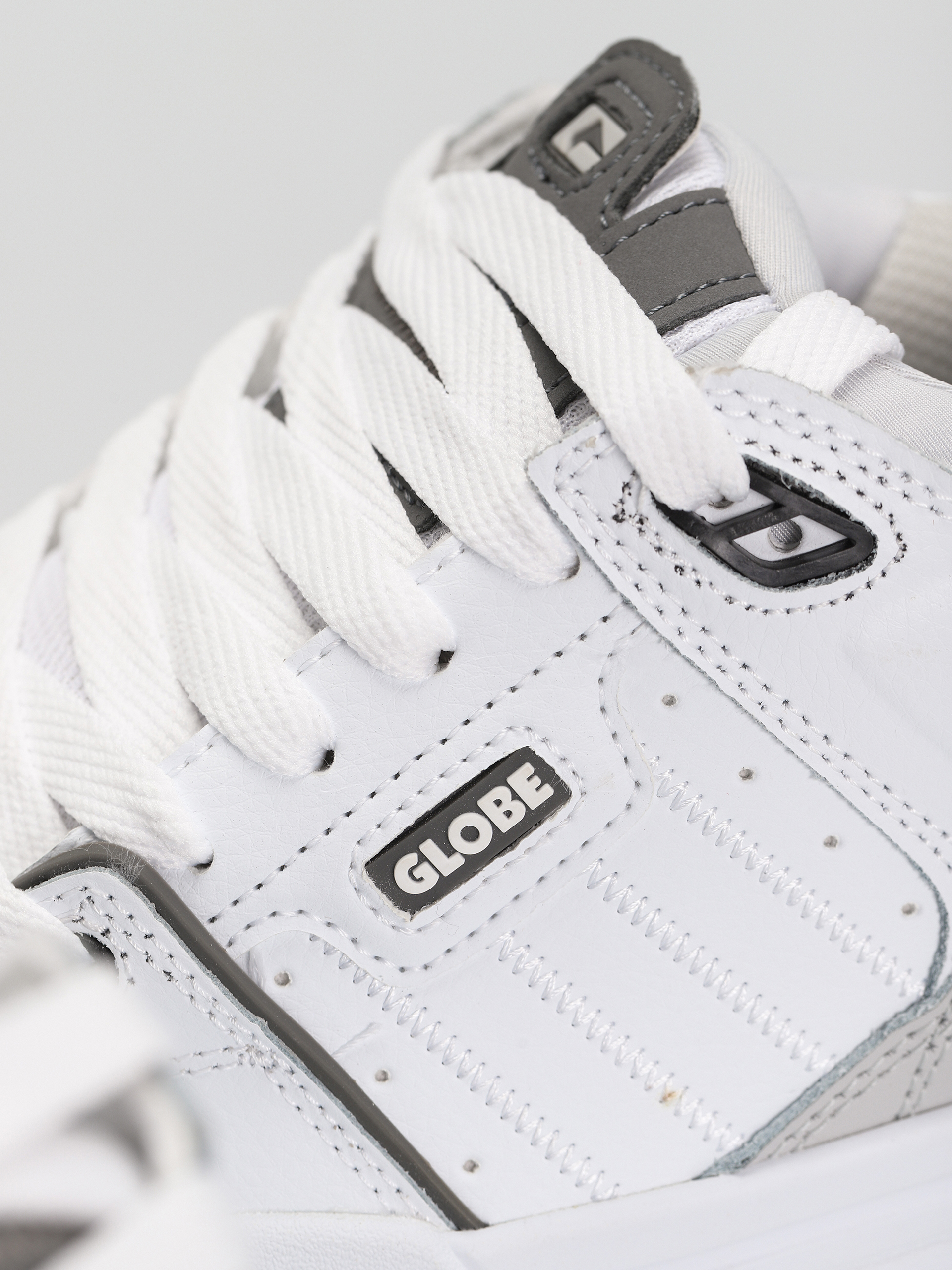 Globe Fusion Cipők (white/charcoal/grey)