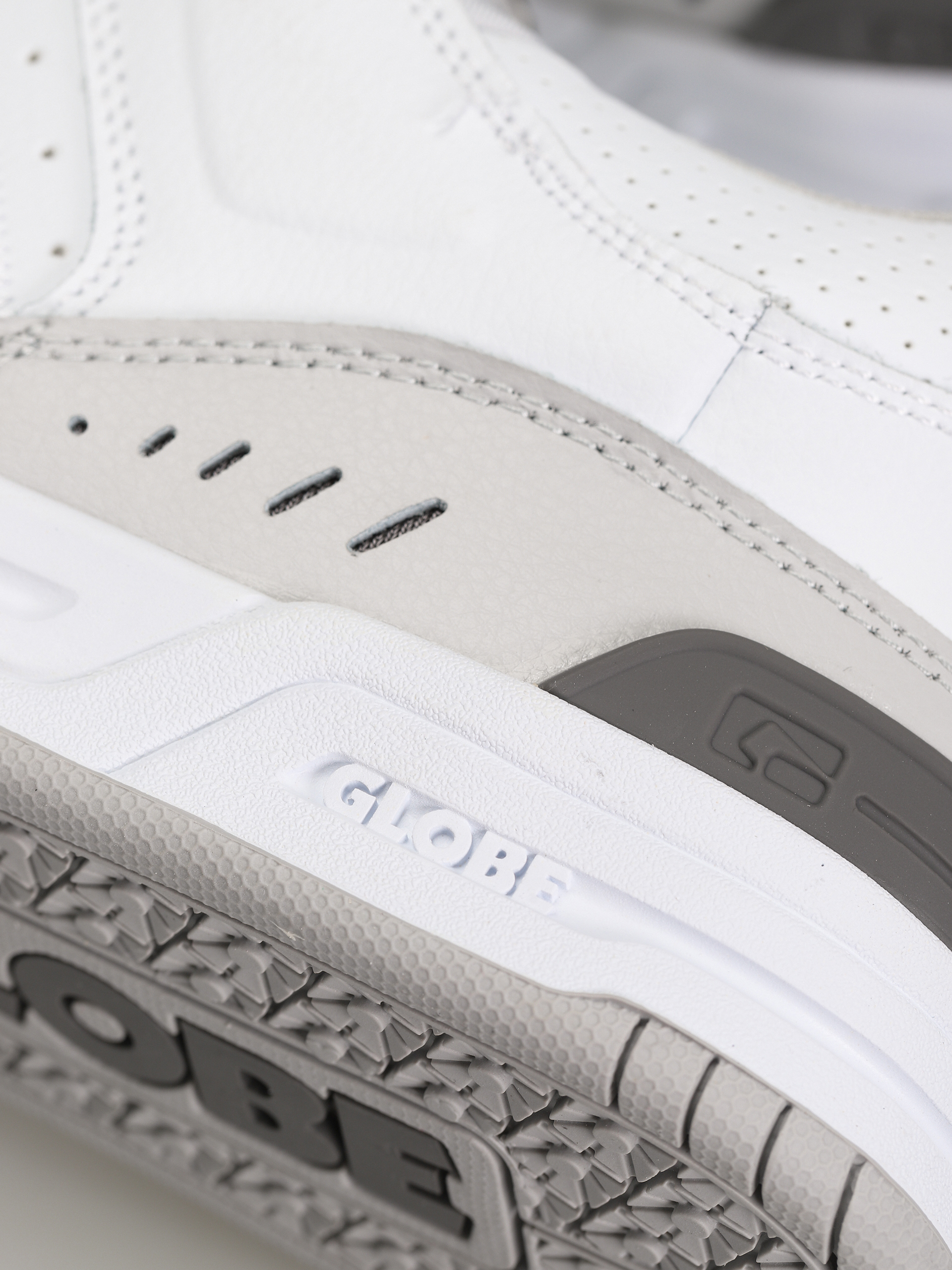 Globe Fusion Cipők (white/charcoal/grey)