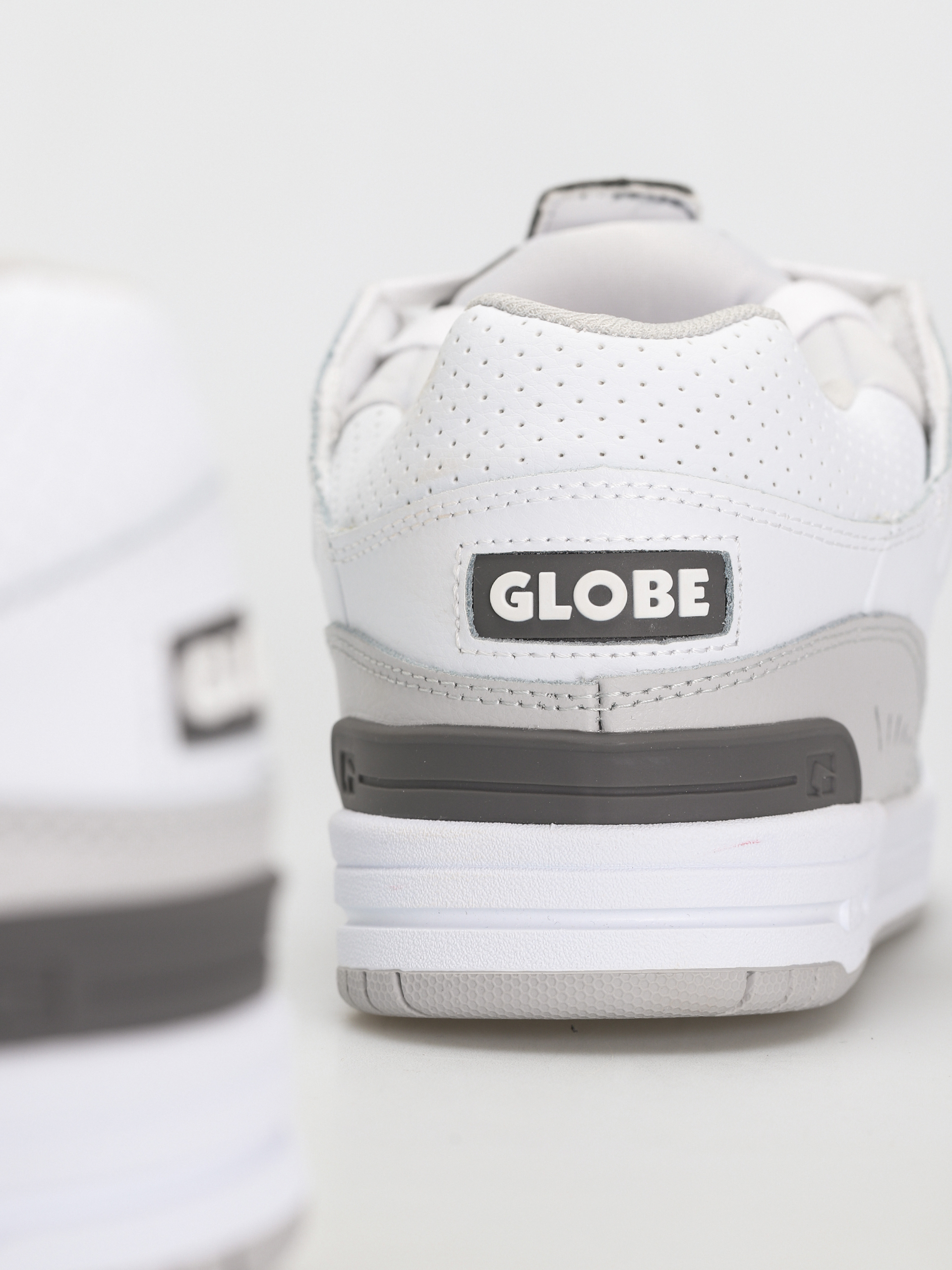 Globe Fusion Cipők (white/charcoal/grey)