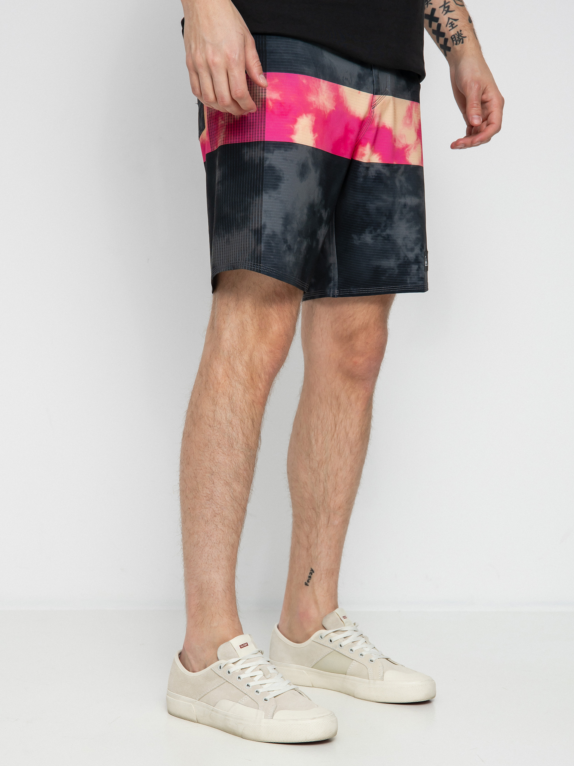 Quiksilver Highlite Arch Boardshort (shocking pink)