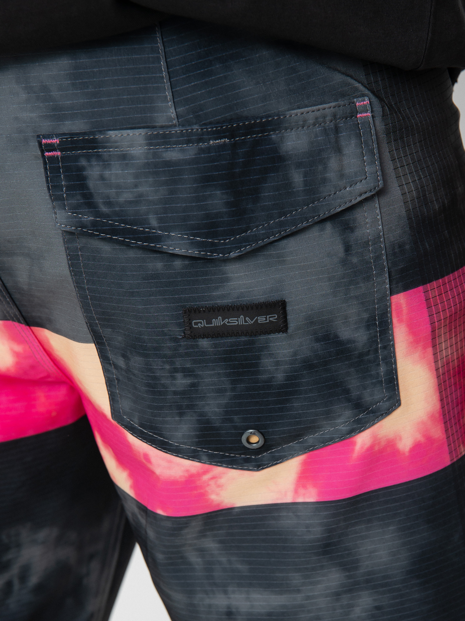 Quiksilver Highlite Arch Boardshort (shocking pink)