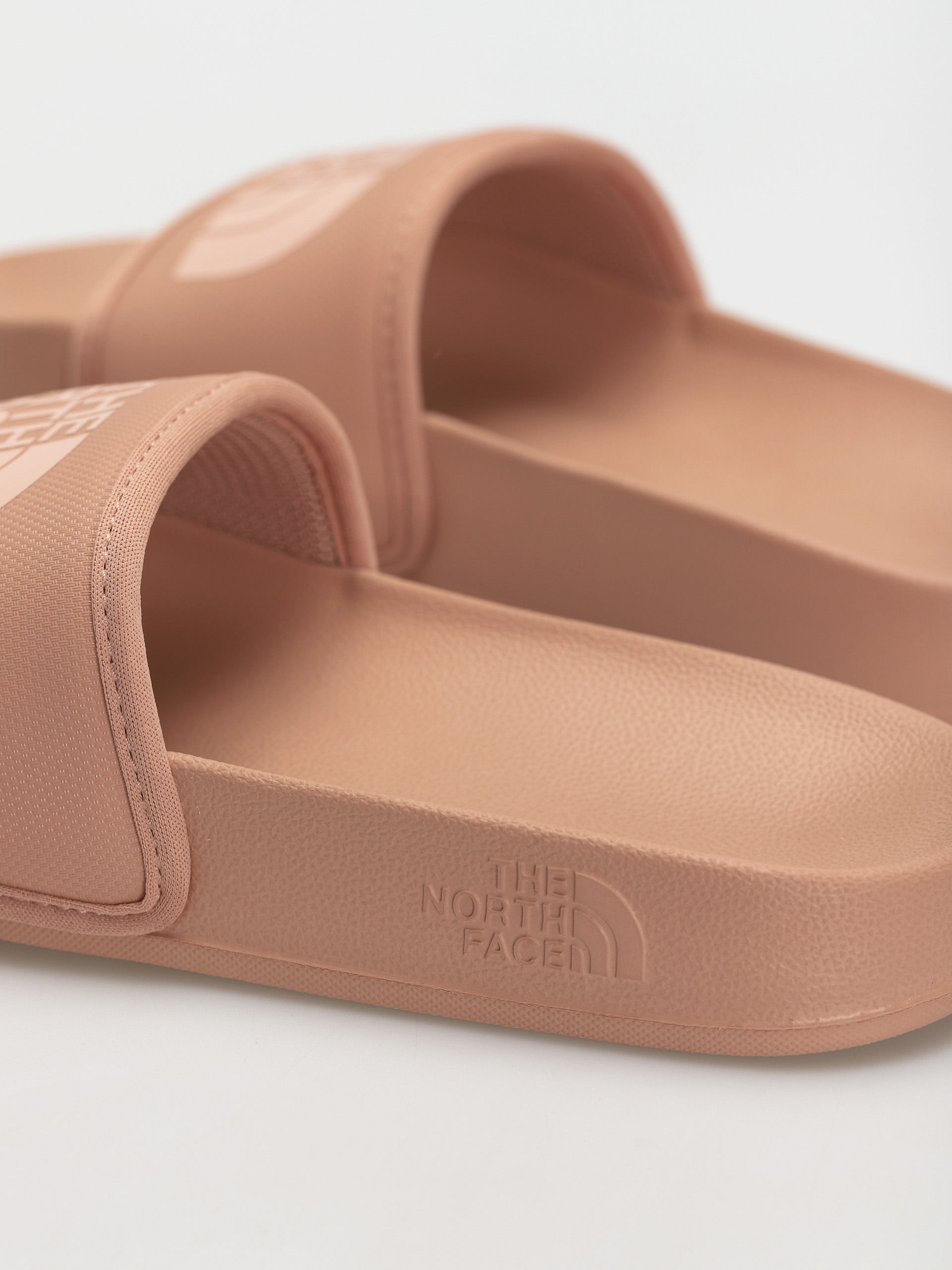 The North Face Base Camp Slide III Flip-flop papucsok Wmn (cafecreme/eveningsandpink)