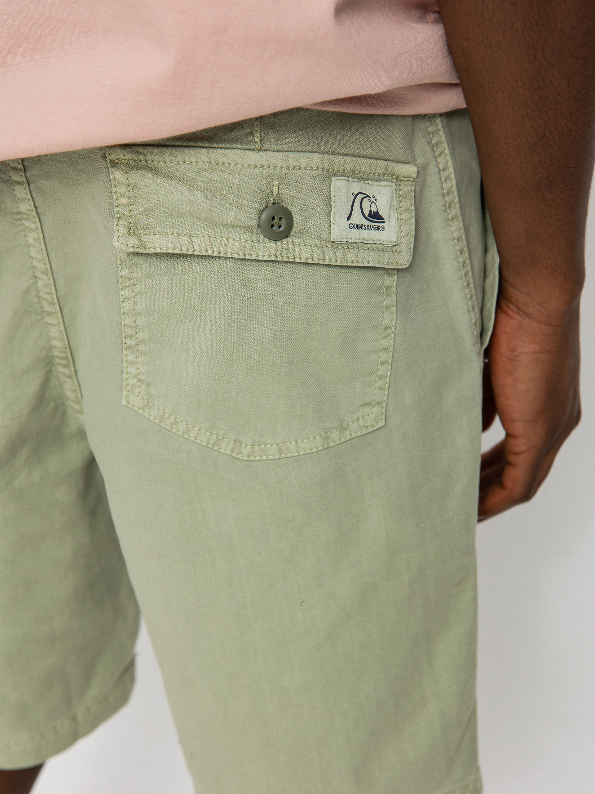 Quiksilver Natural Dye Fatigue Rövidnadrág (four leaf clover)