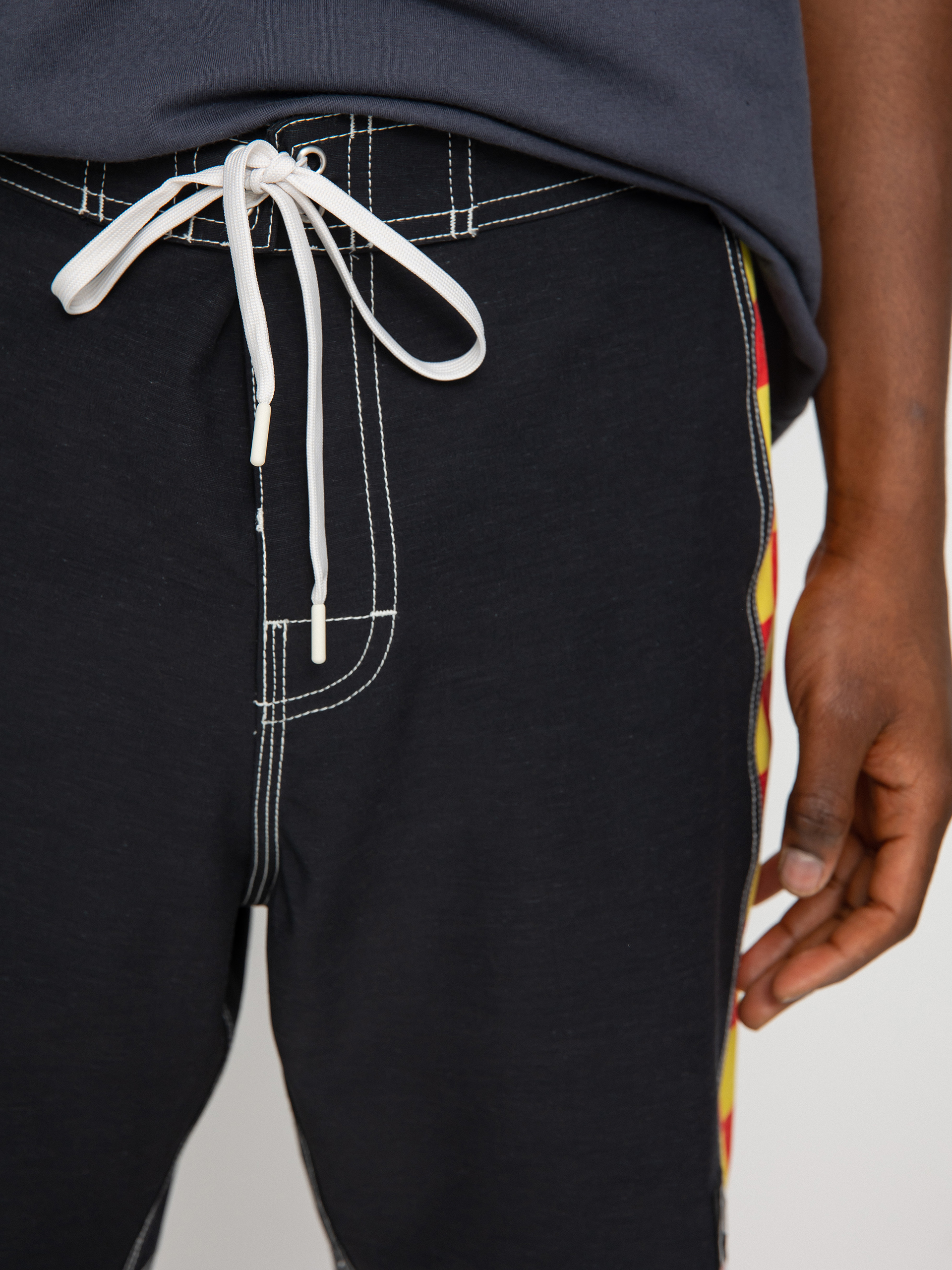 Quiksilver X Stranger Things Original Archsurfer Boy 18 Boardshort (black)