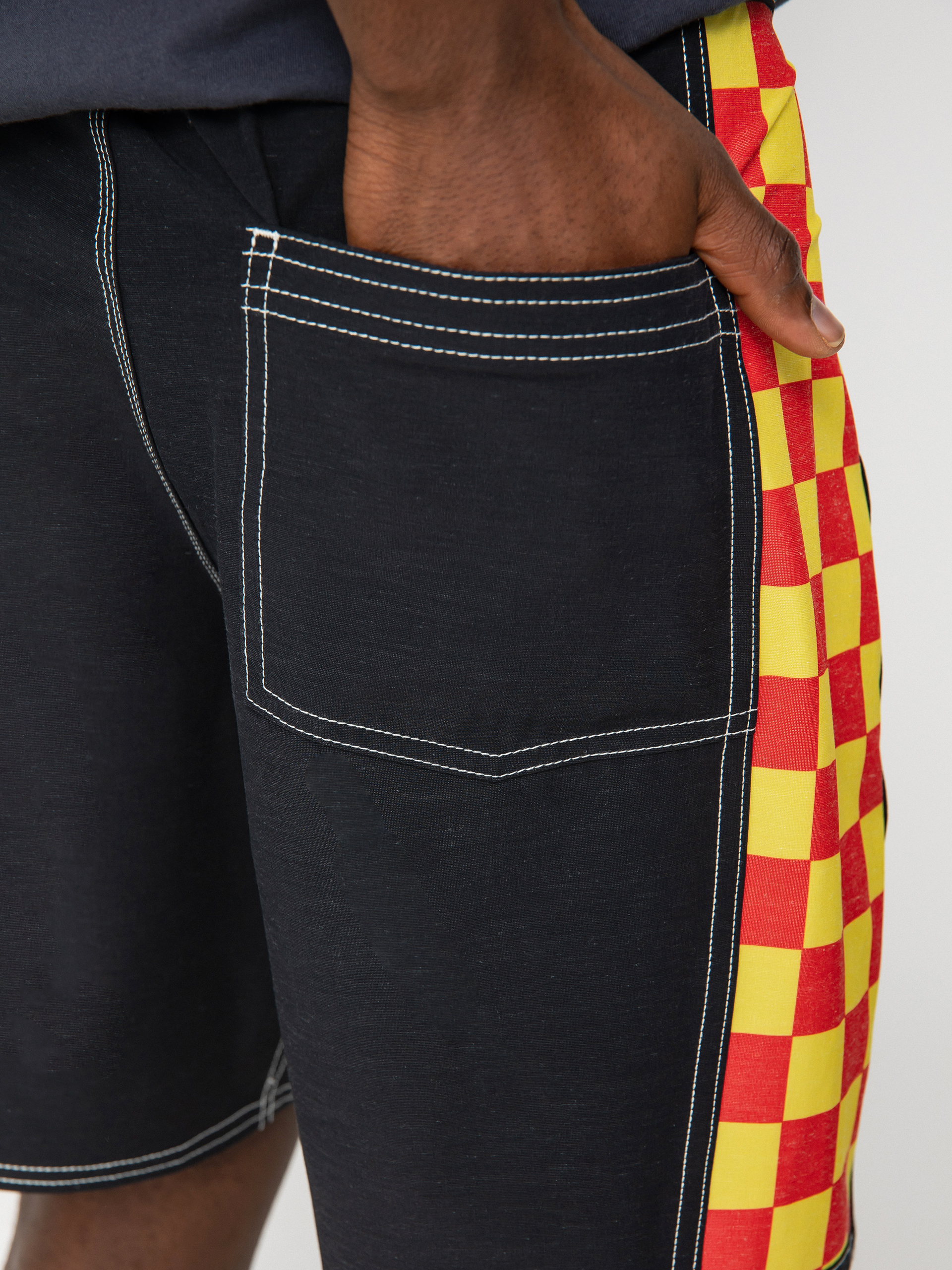 Quiksilver X Stranger Things Original Archsurfer Boy 18 Boardshort (black)