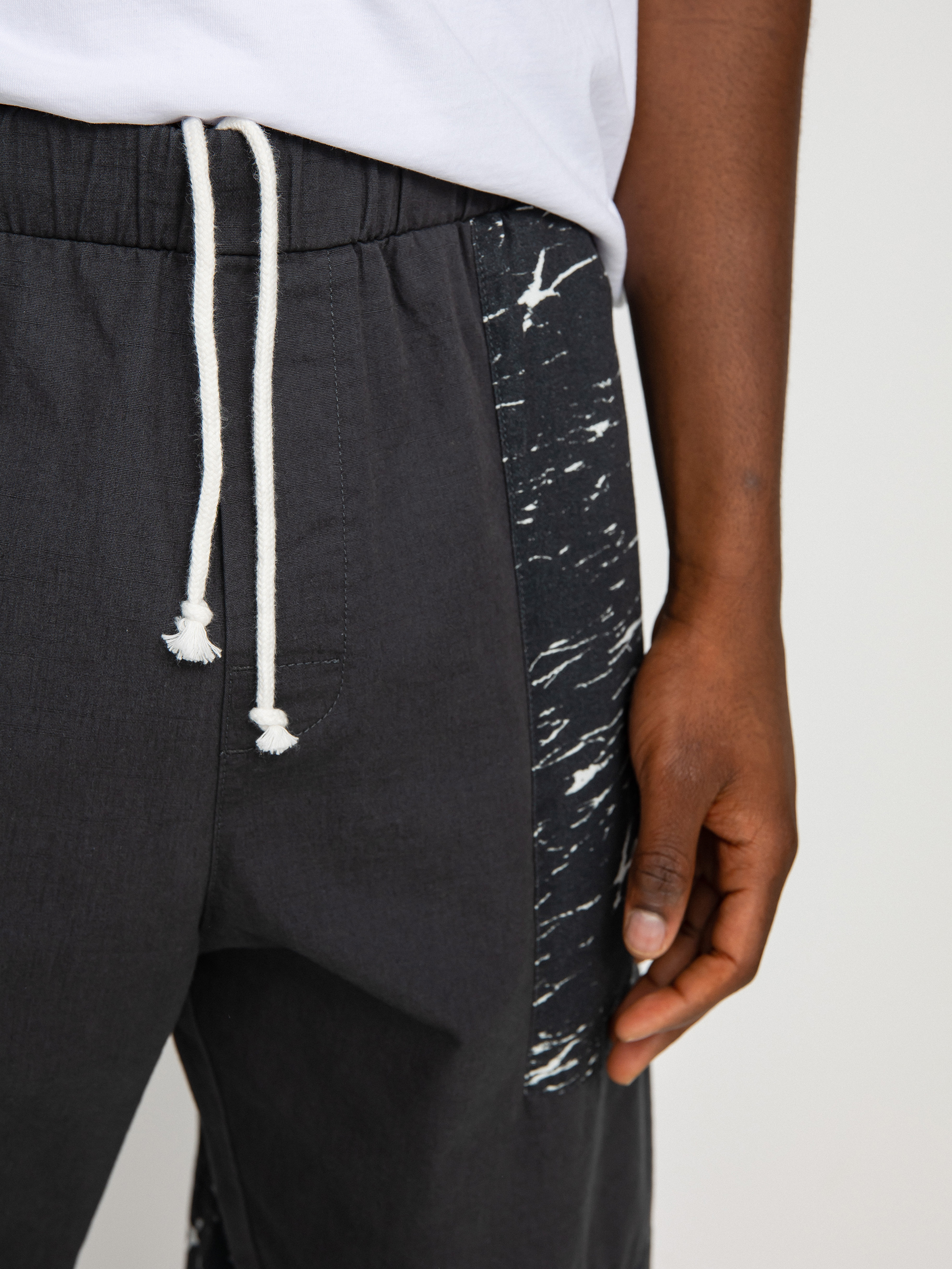 Quiksilver X Stranger Things Skull Rock Kisnadrág (black)