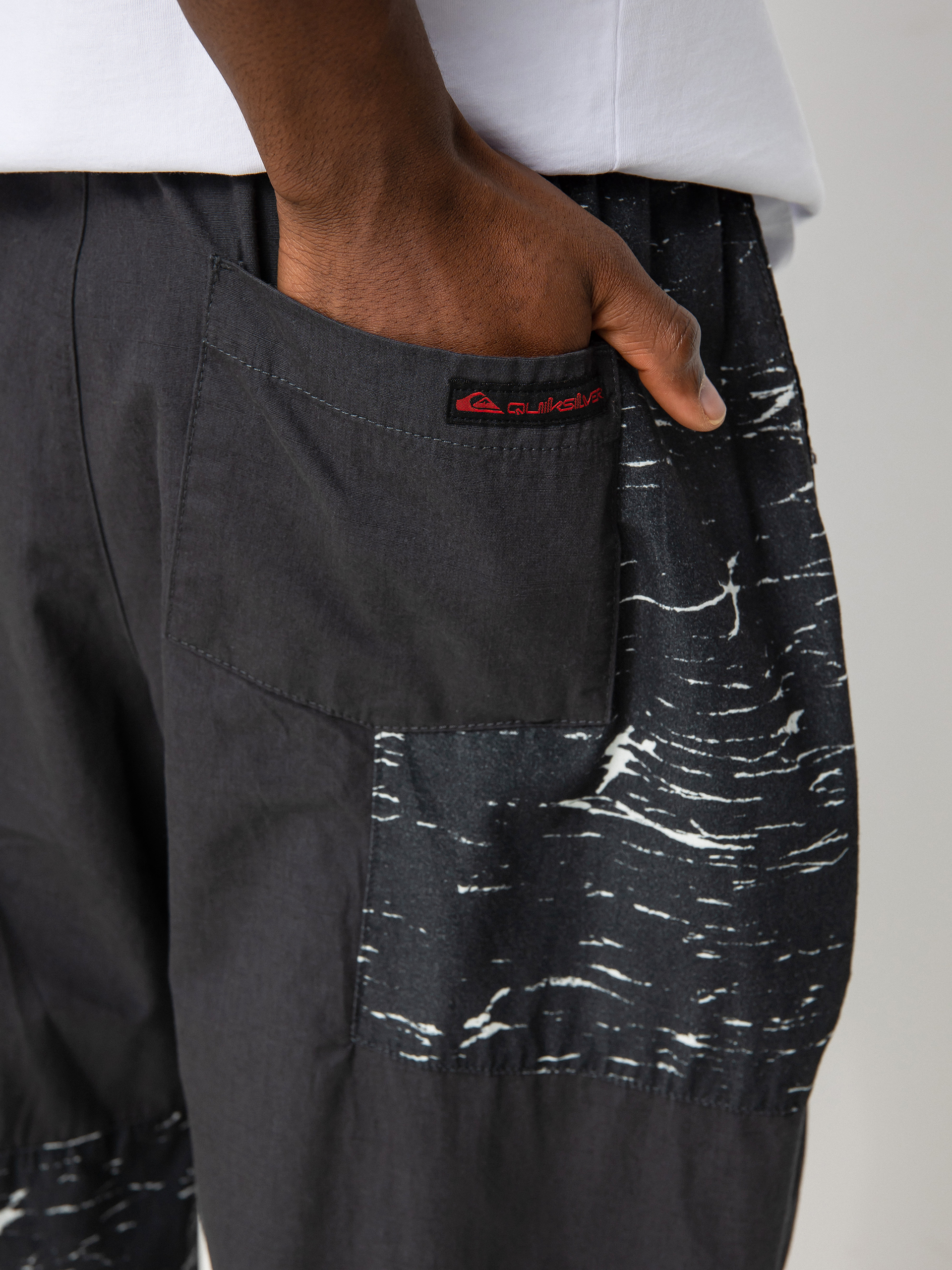 Quiksilver X Stranger Things Skull Rock Kisnadrág (black)